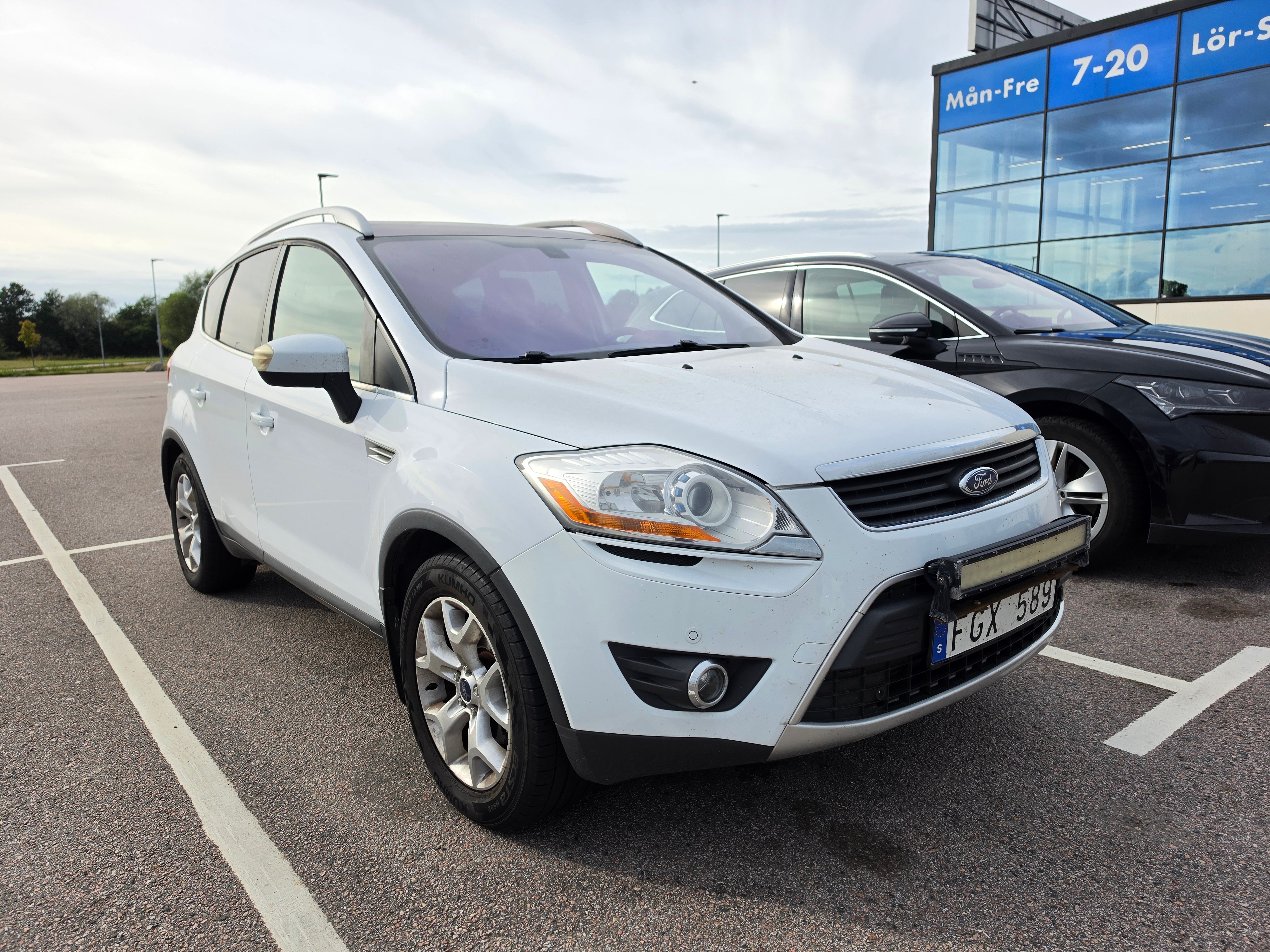 Ford Kuga 2.0 TDCi AWD Powershift 2011, kuva 4/10