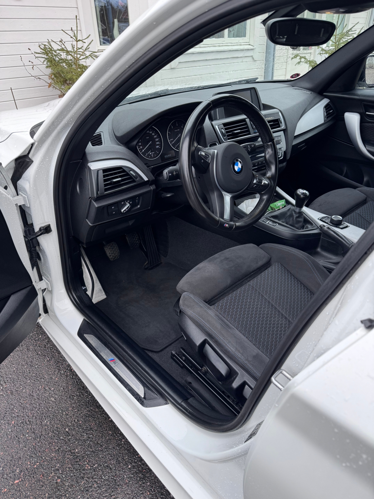 BMW 118 d xDrive 5-dörrars Manuell 2017, bild 4/4