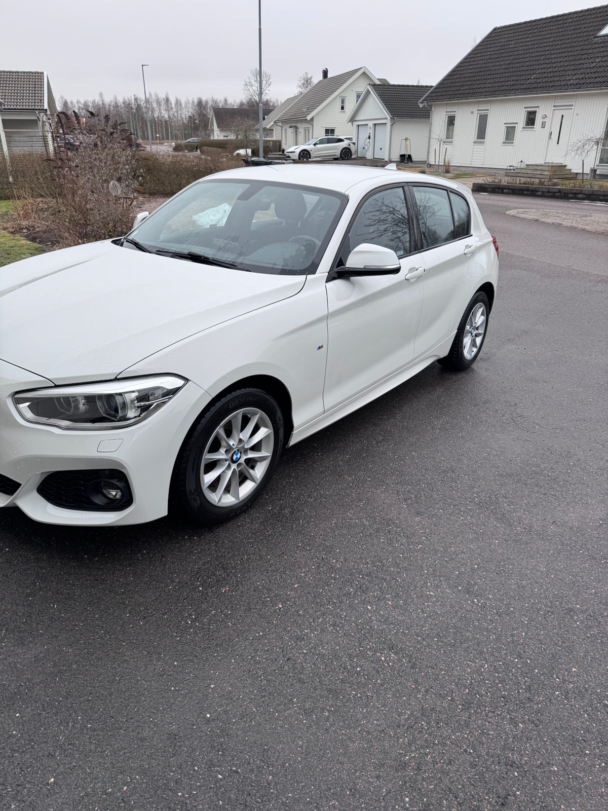 BMW 118 d xDrive 5-dörrars Manuell 2017, bild 2/4