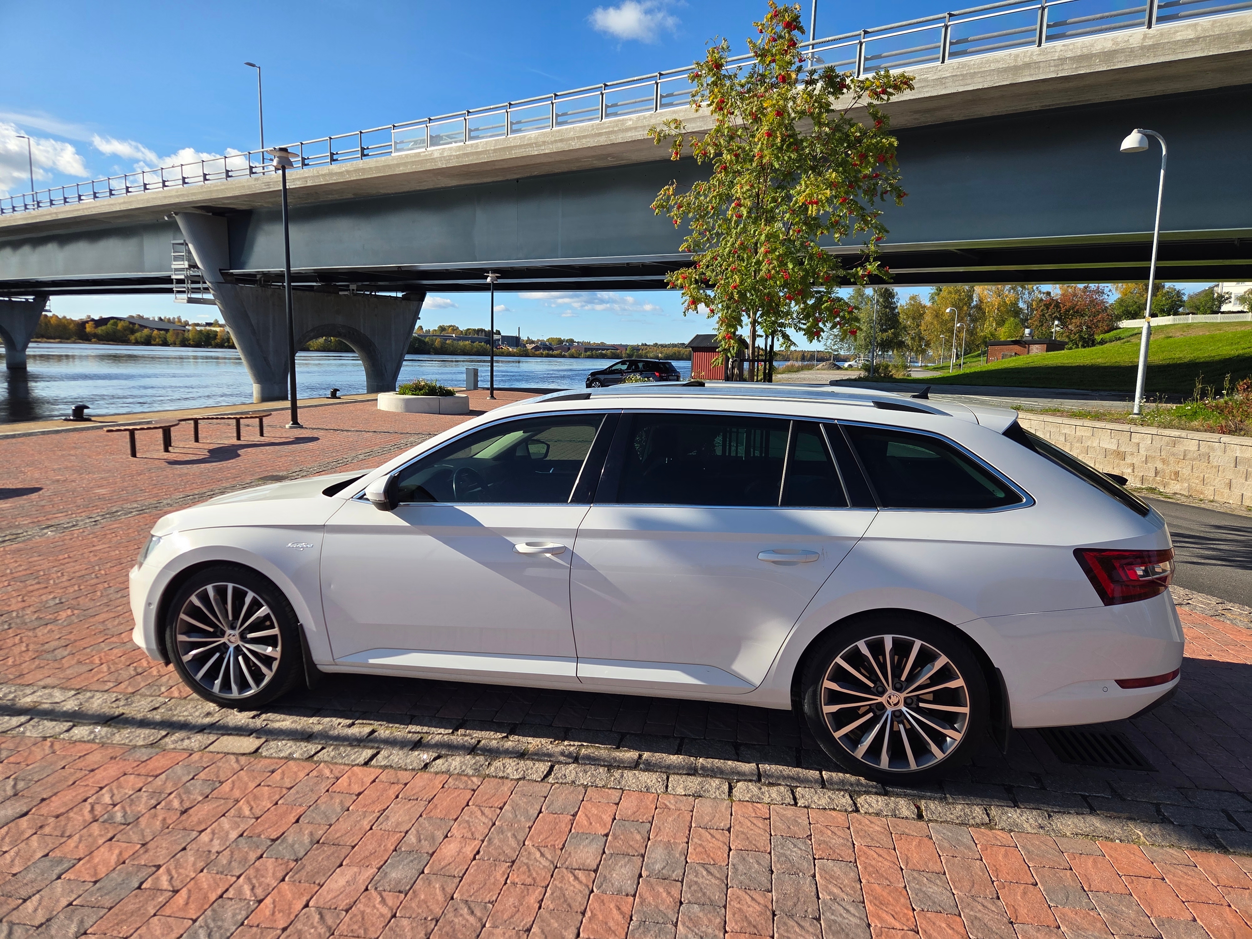 Skoda Superb 2016, bild 3/8