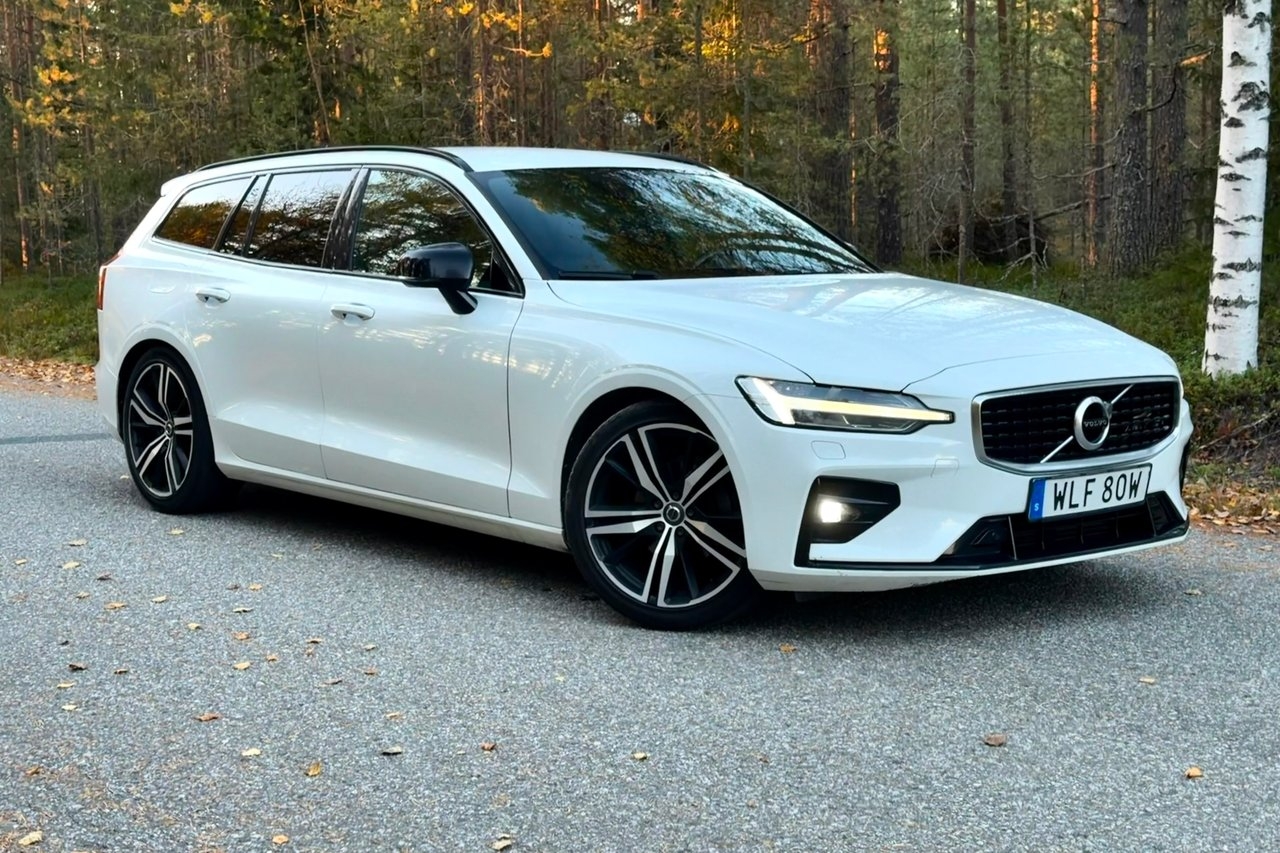 Volvo V60 D4 AWD Geartronic R-Design 2020, bild 2/10
