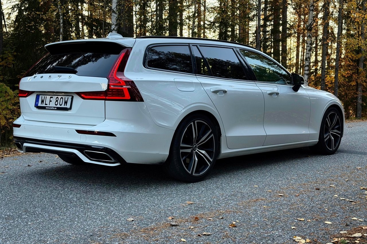 Volvo V60 D4 AWD Geartronic R-Design 2020, bild 3/10