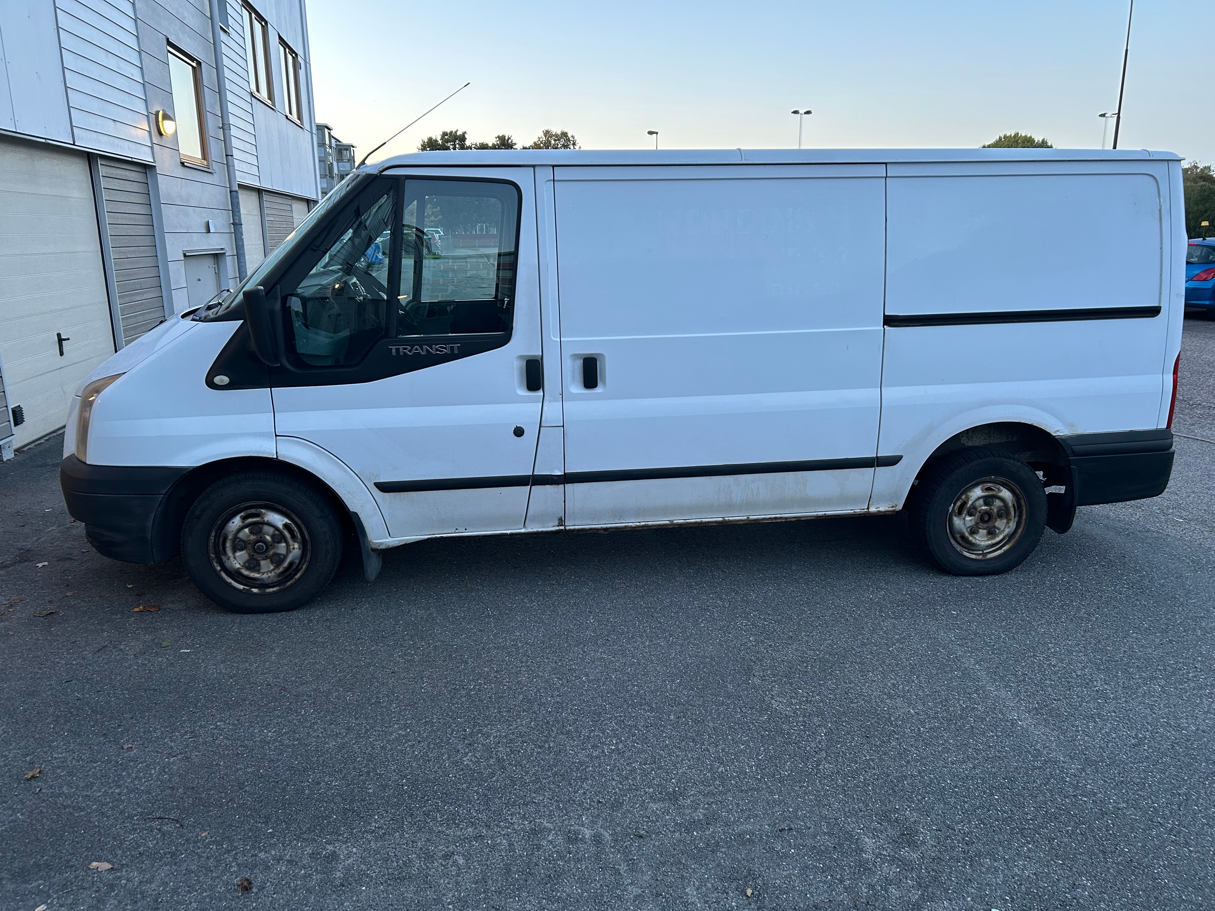 Ford Transit T300 2.2 TDCi Manuell 2012, bild 3/10