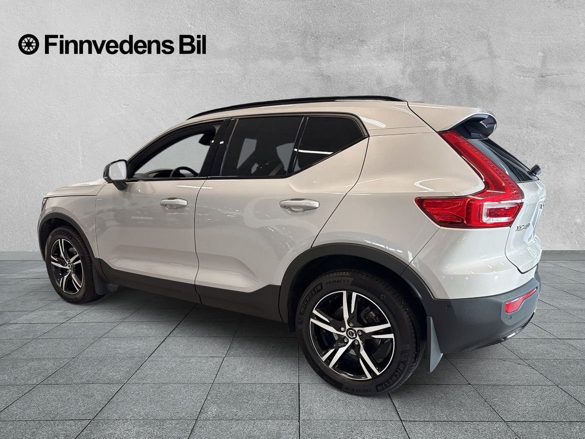 Volvo XC40 B3 FWD Bensin Plus Dark 2025, bild 3/9
