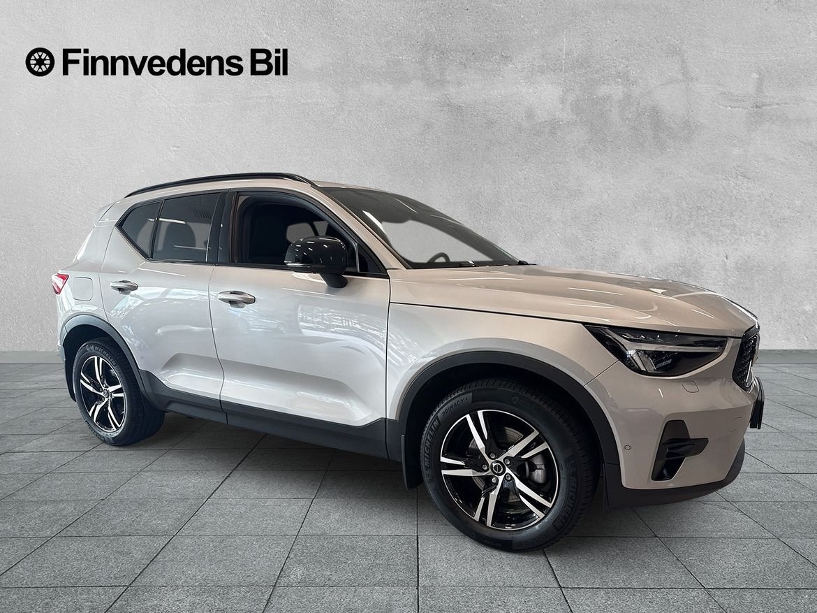 Volvo XC40 B3 FWD Bensin Plus Dark 2025, bild 2/9
