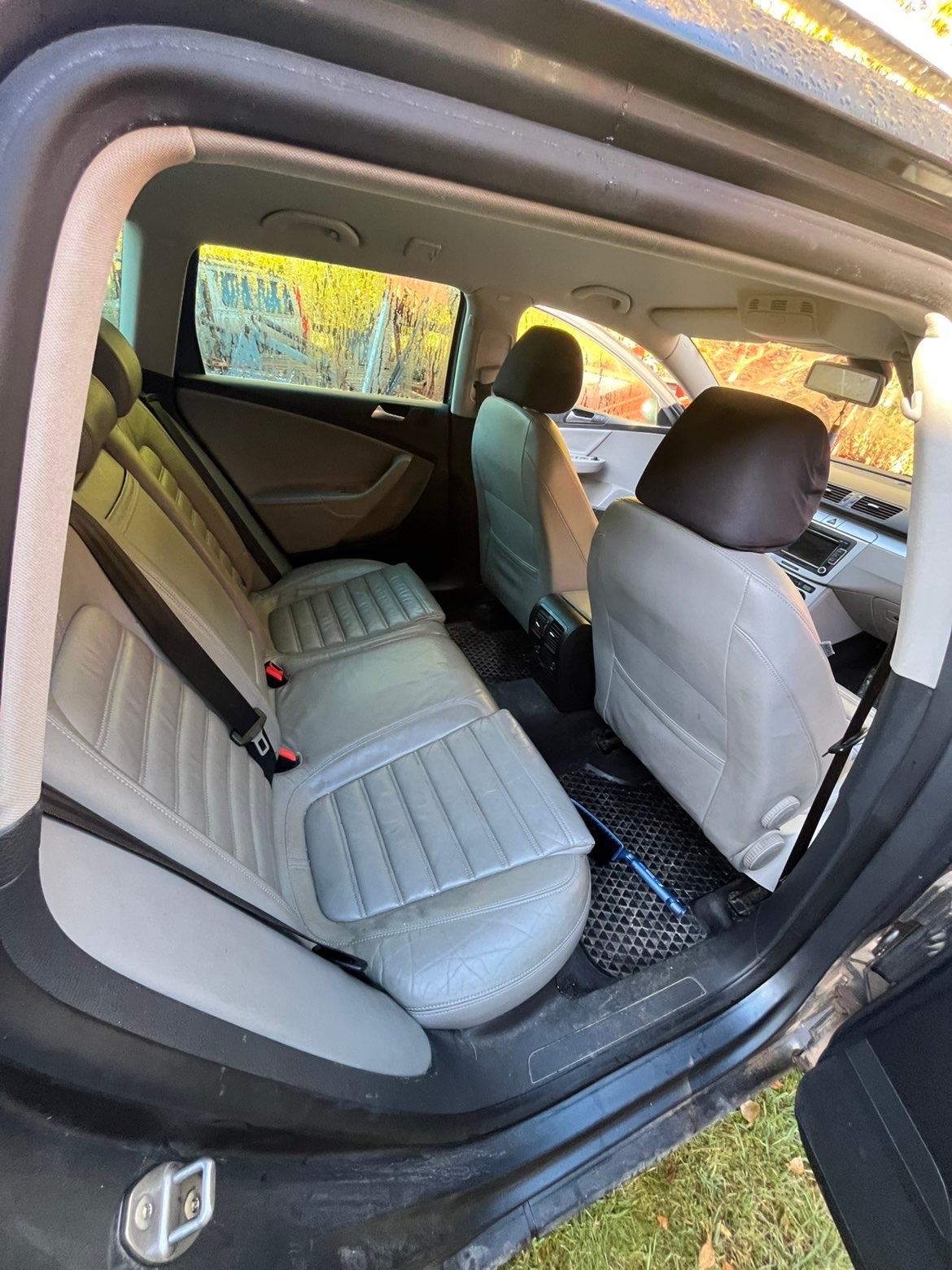 Volkswagen Passat 2010, bild 2/6