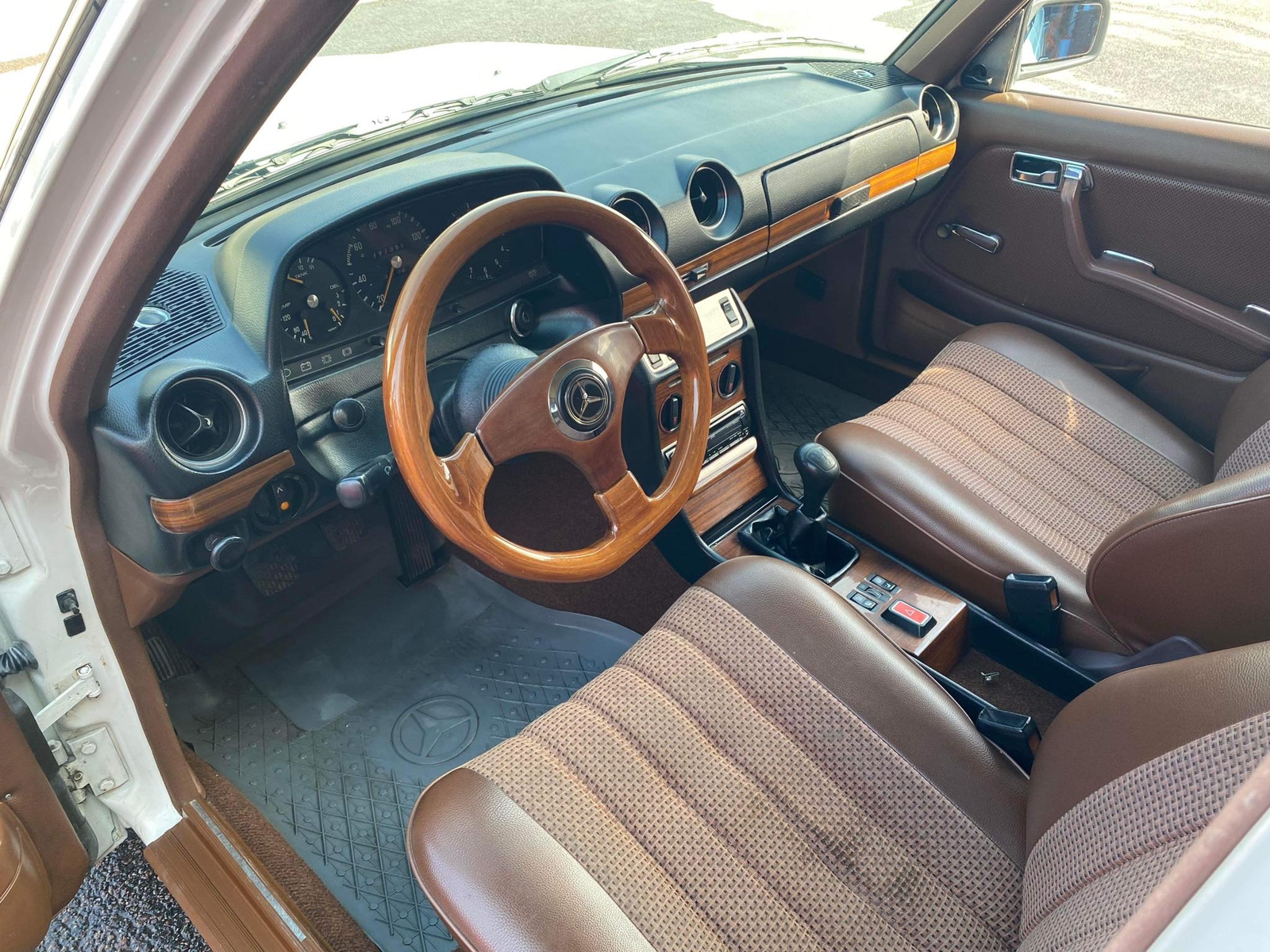 Mercedes-Benz 220 D Manuell 1977, photo 5/8