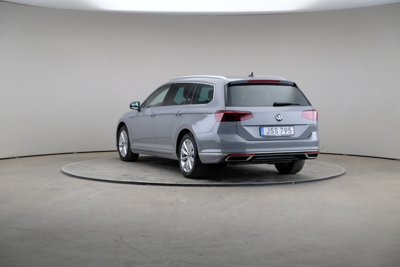 Volkswagen Passat 2023, bild 2/10