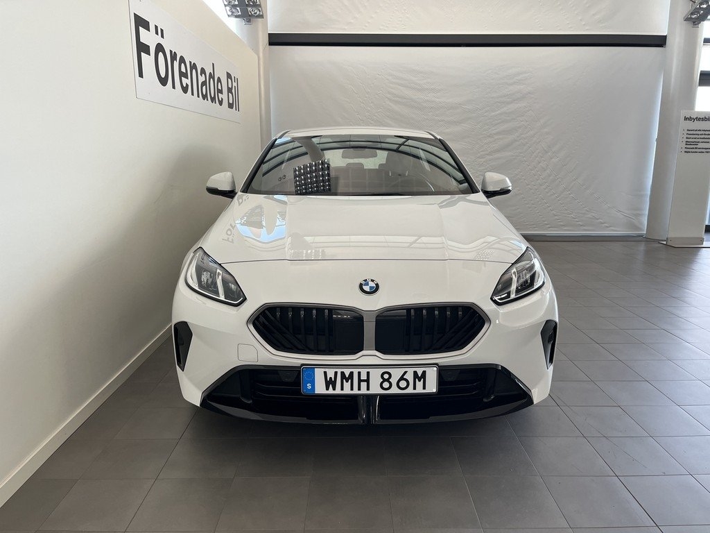 BMW 120 2026, photo 2/10