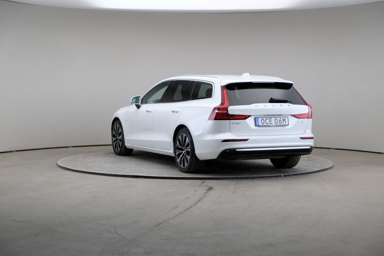 Volvo V60 2023, photo 2/10