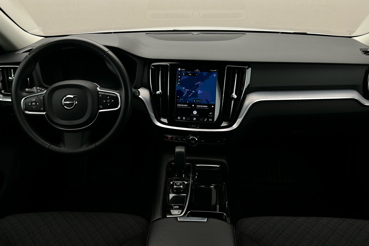 Volvo V60 2023, photo 6/10