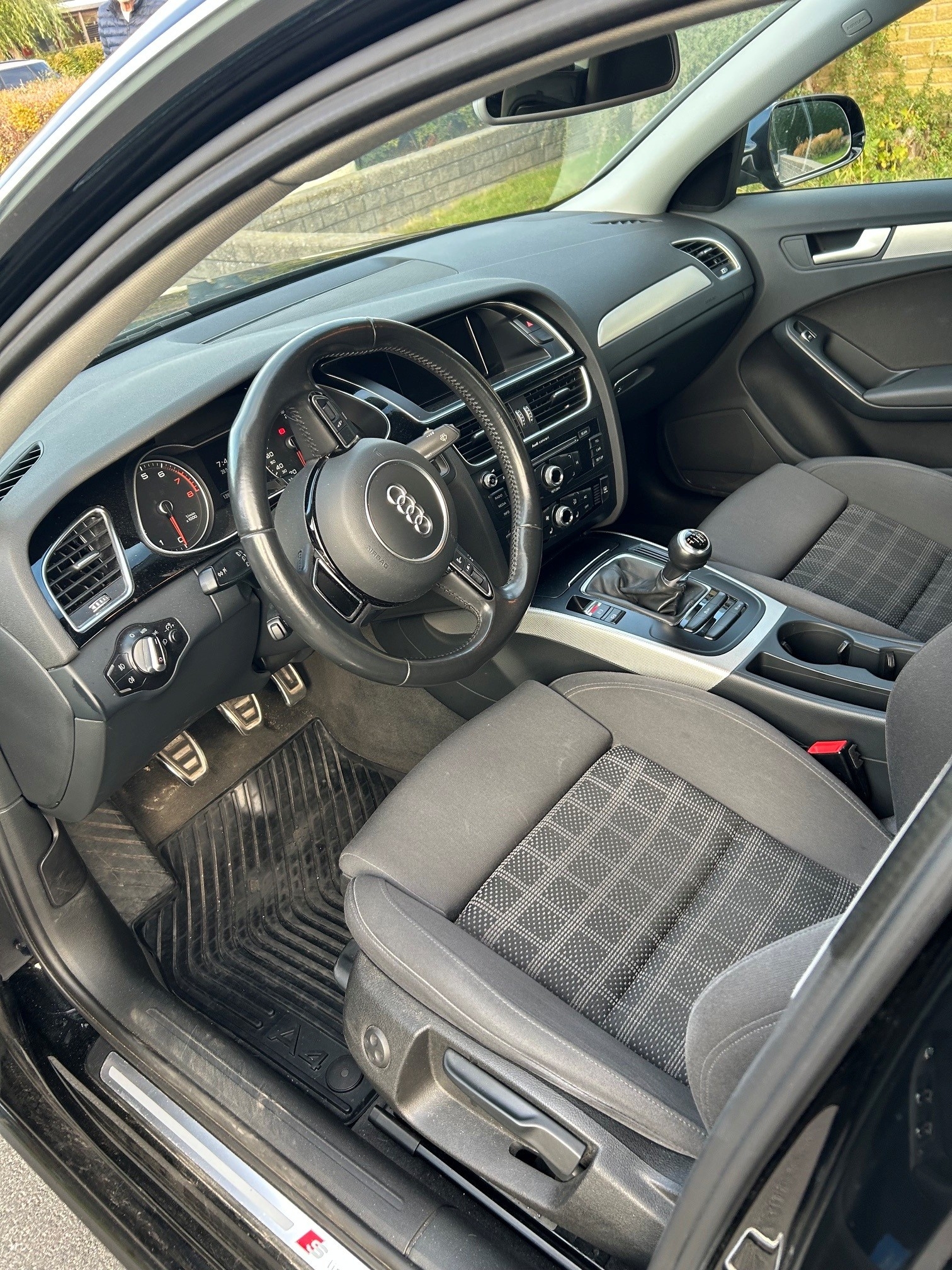 Audi A4 Sedan 1.8 TFSI Manuell 2014, photo 3/4