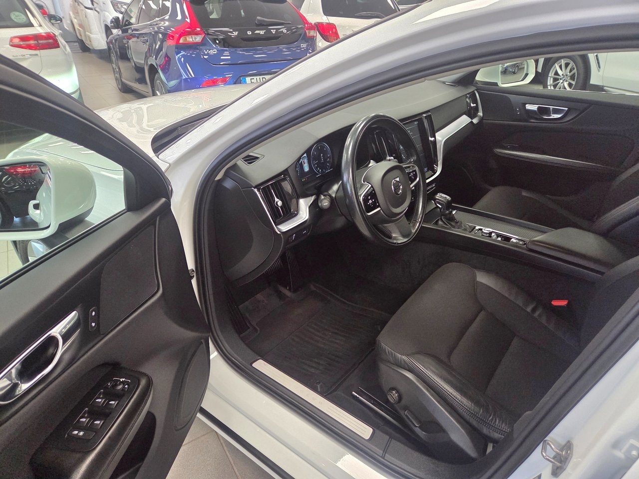 Volvo V60 2020, bild 2/10