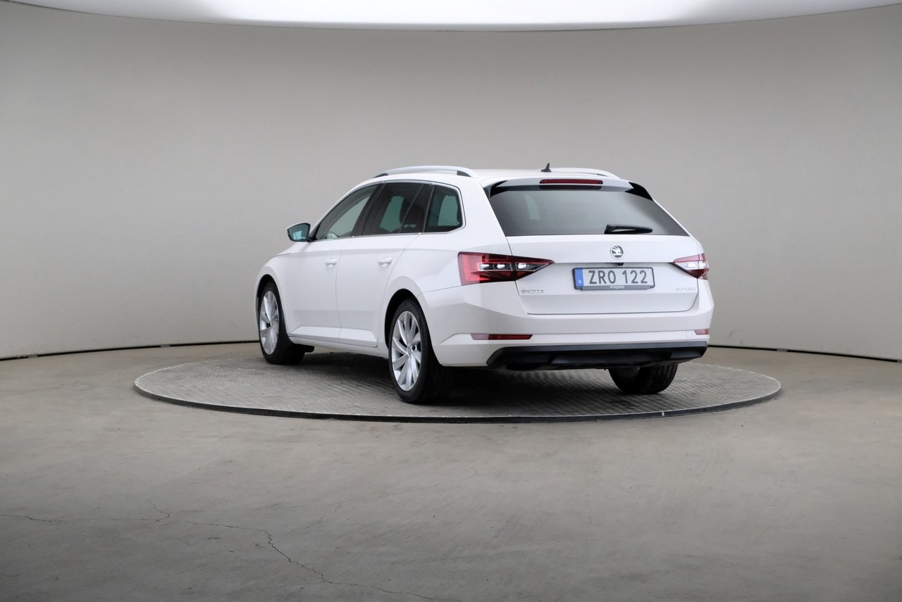Skoda Superb 2019, bild 2/10