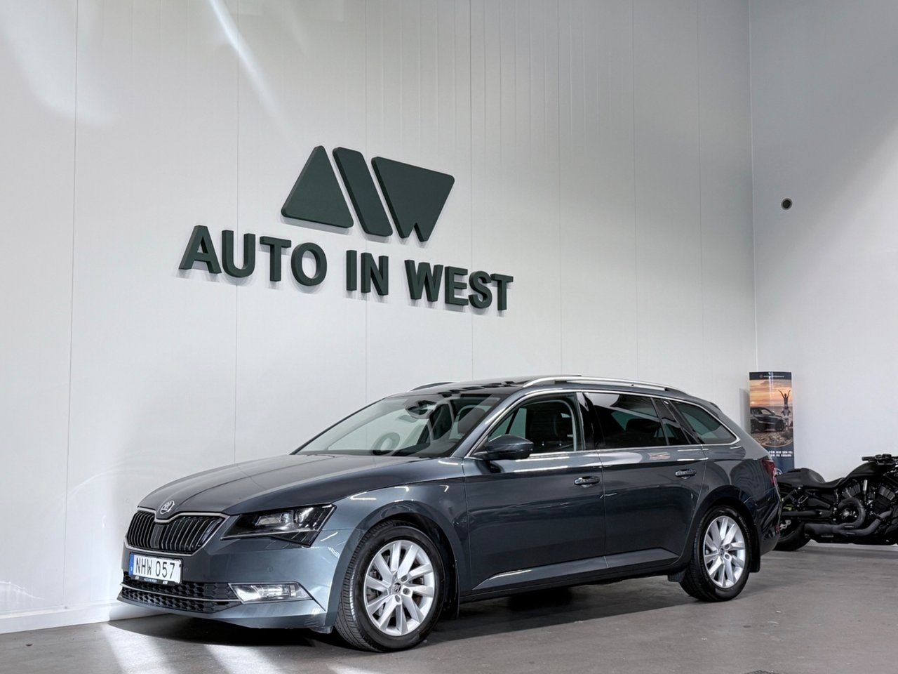 Skoda Superb 2018, photo 2/10