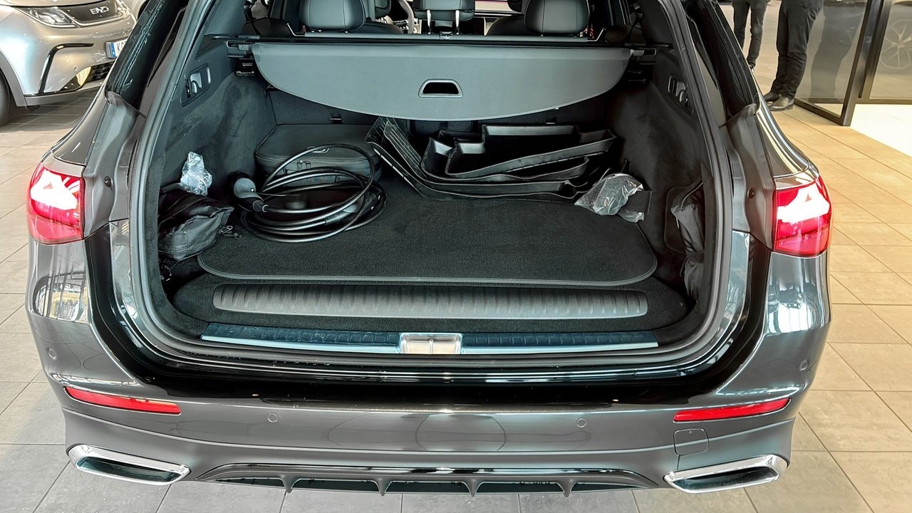 Mercedes-Benz E 300de 2026, bild 6/10