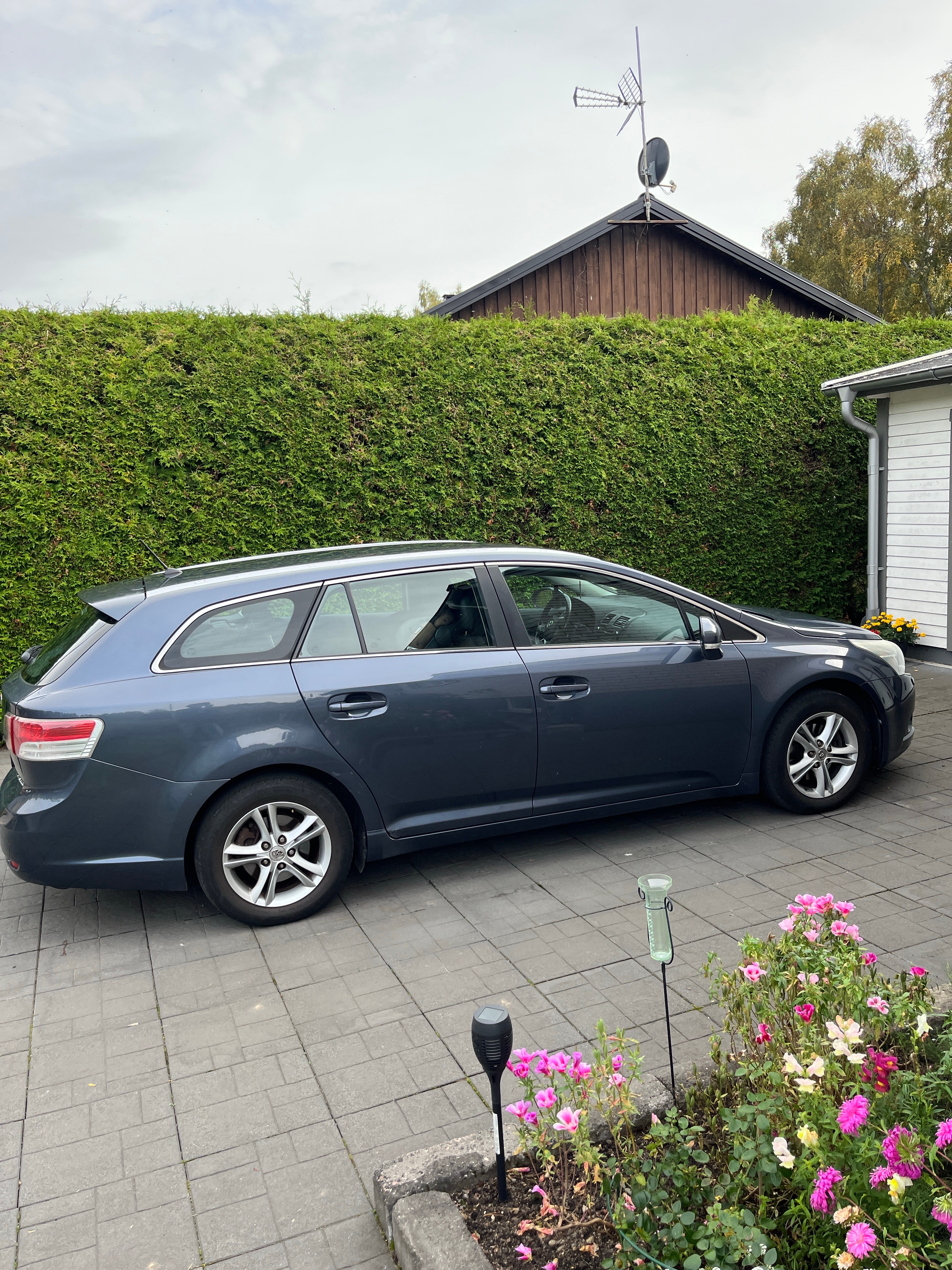Toyota Avensis 2009, kuva 2/3