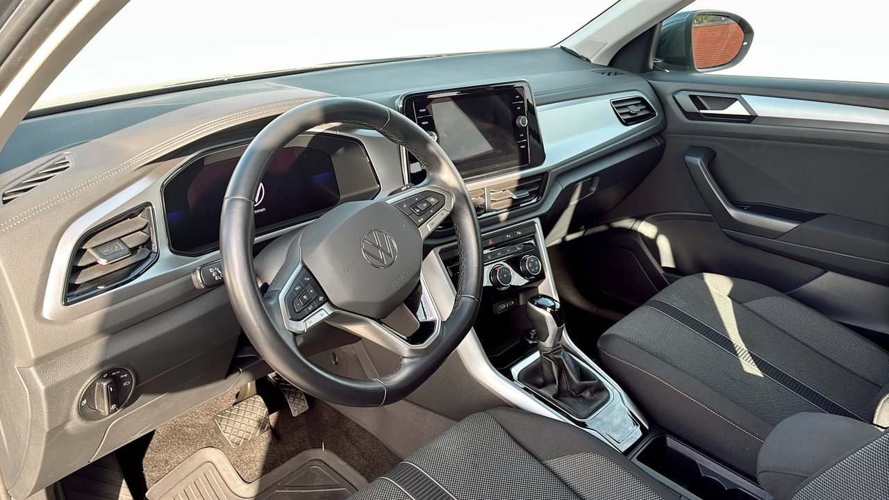 Volkswagen T-Roc 2023, photo 7/10