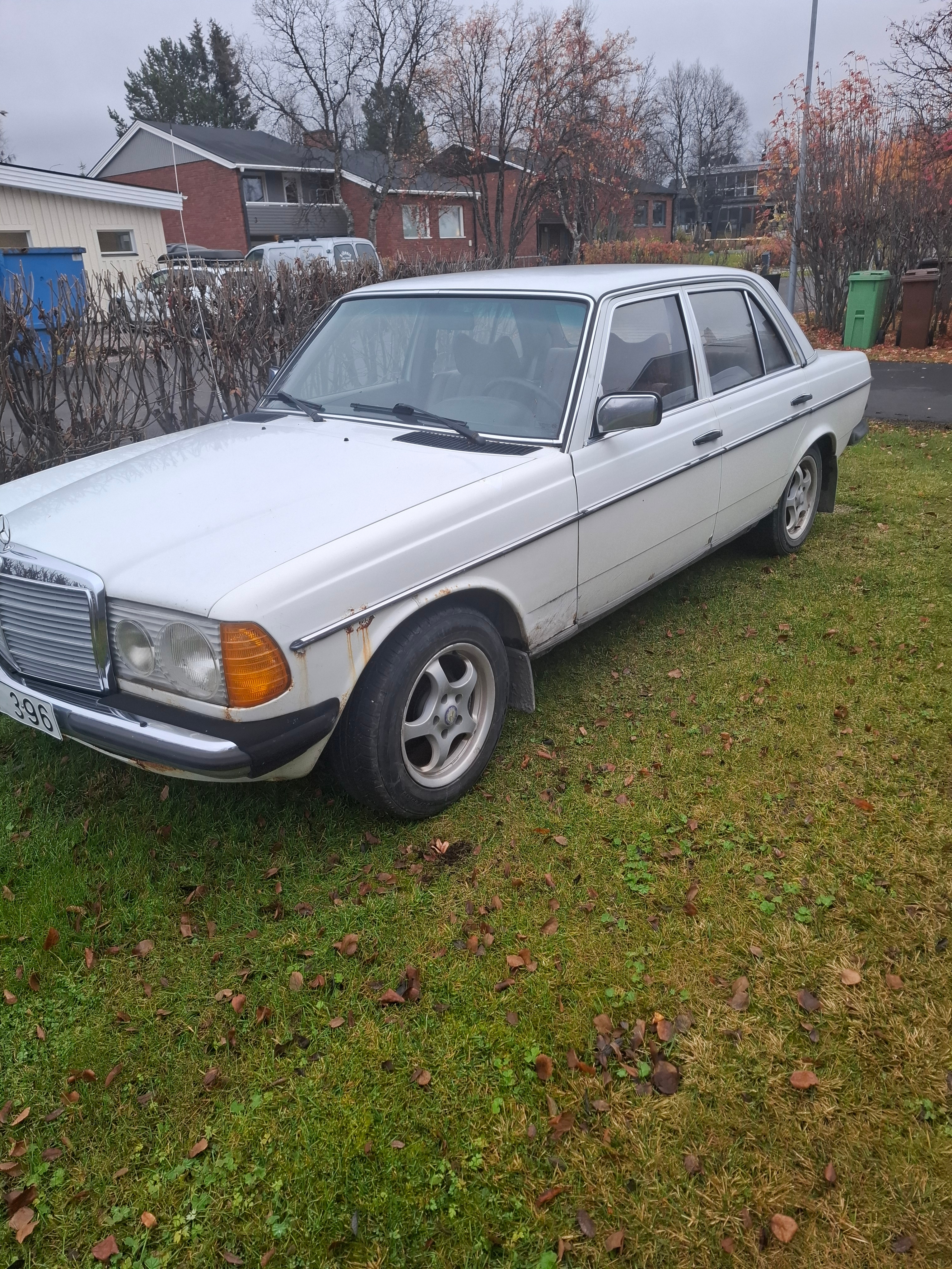 Mercedes-Benz 220 D Manuell 1978, bild 3/5