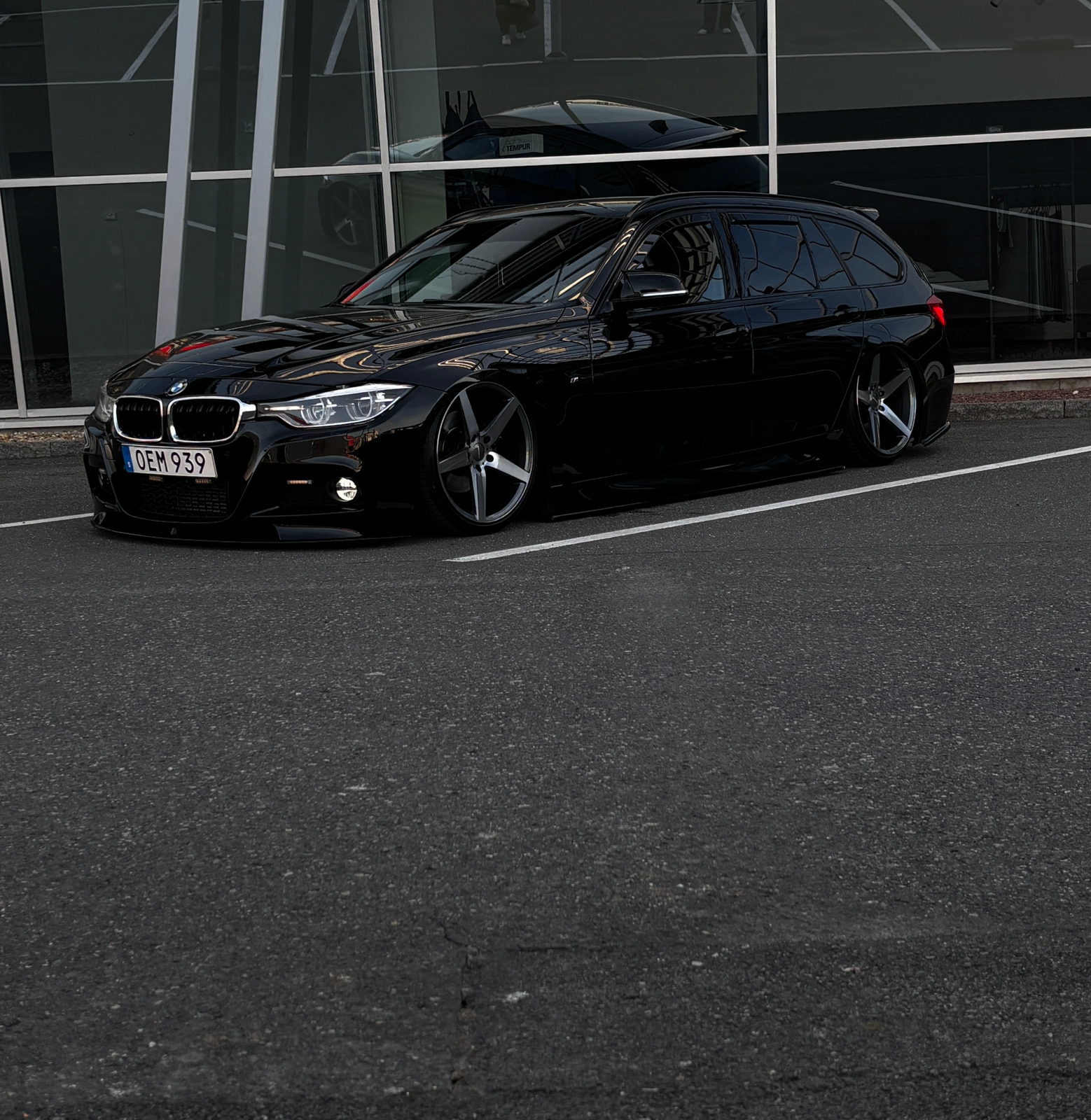 BMW 320 2017, bild 2/4