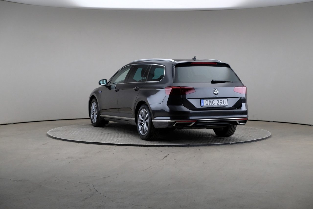 Volkswagen Passat 2023, bild 2/10
