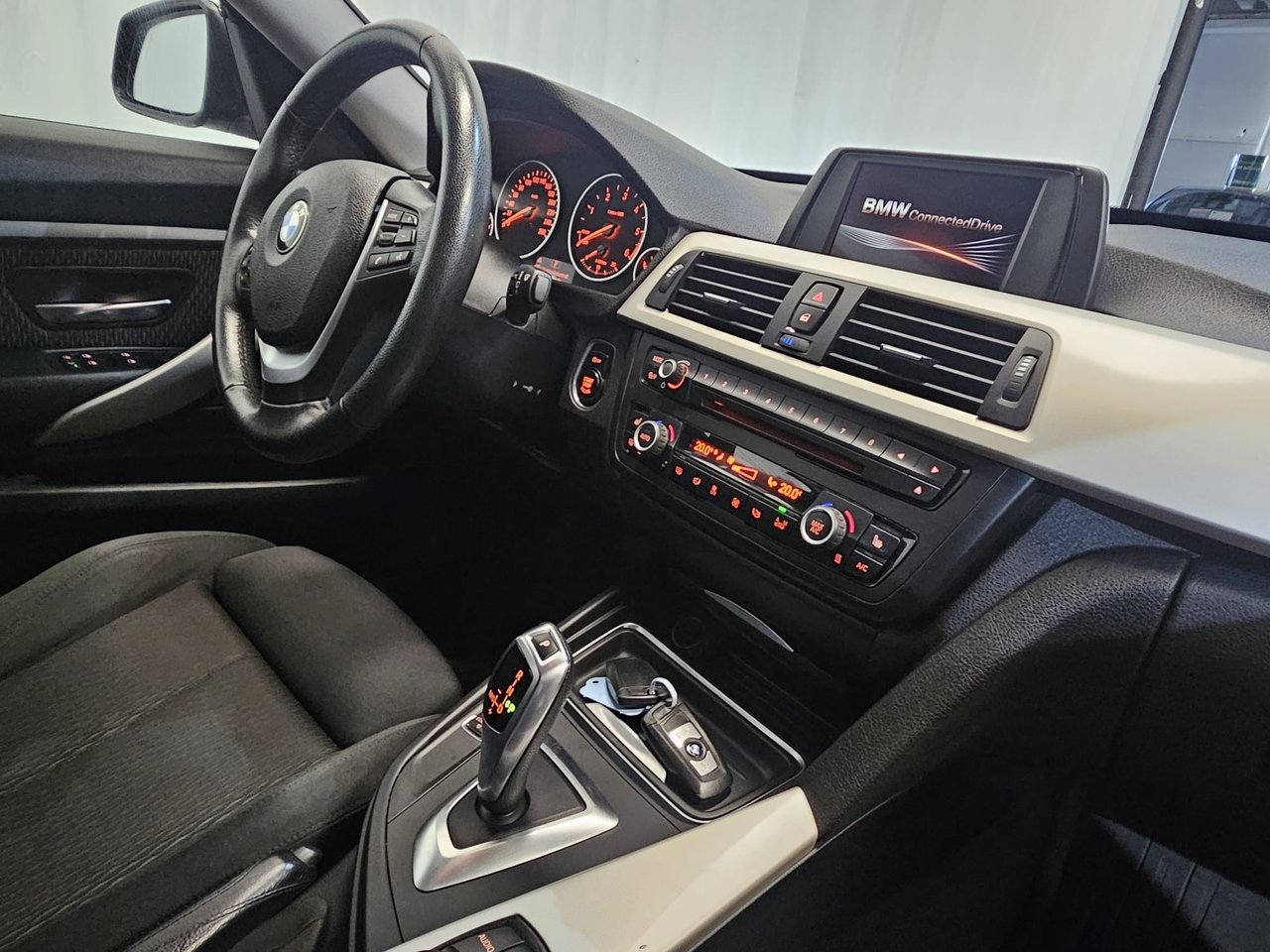 BMW 320 2015, bild 7/8