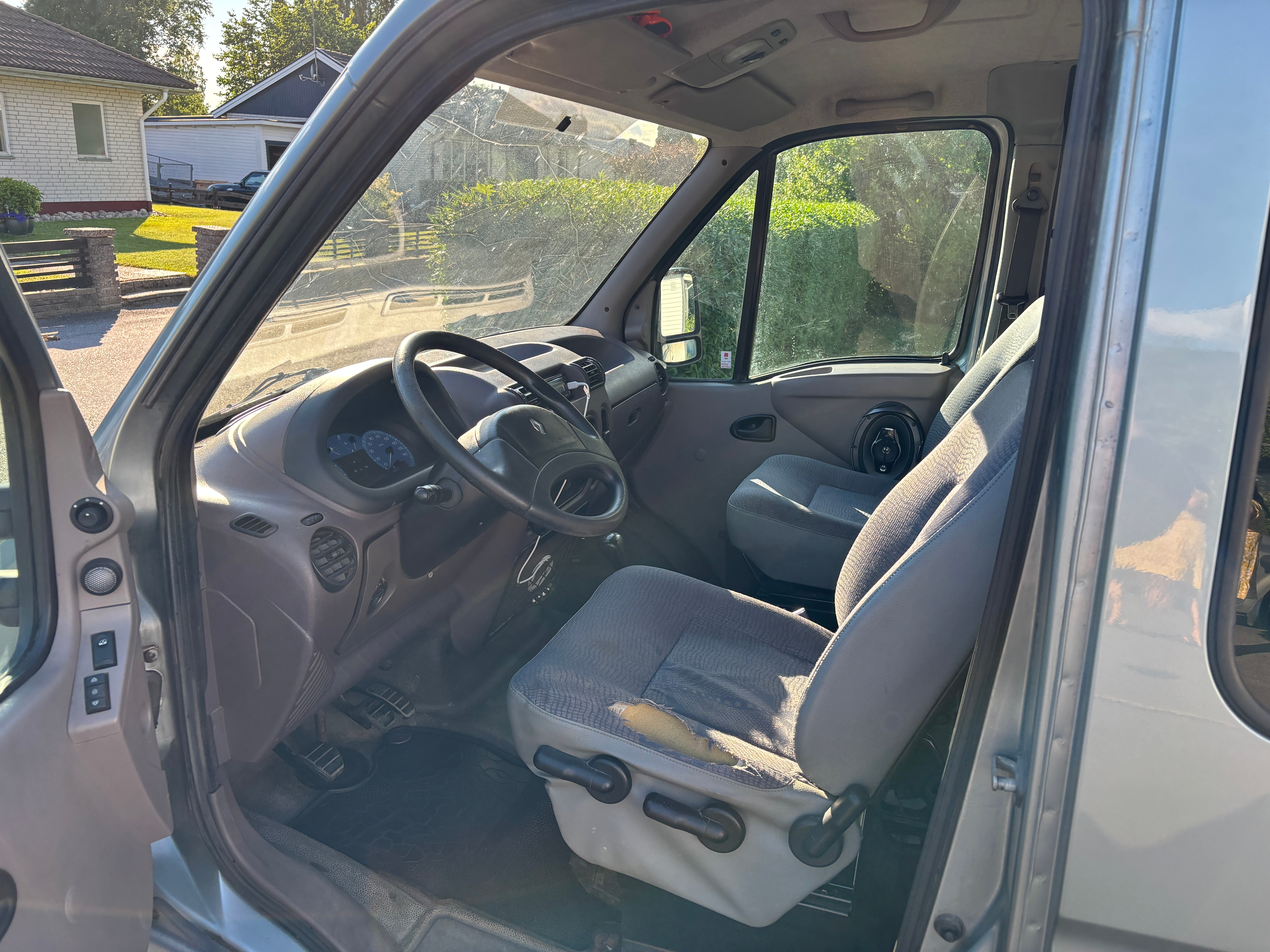 Renault Master 3.5 T 2.5 dCi Manuell 2001, photo 4/6