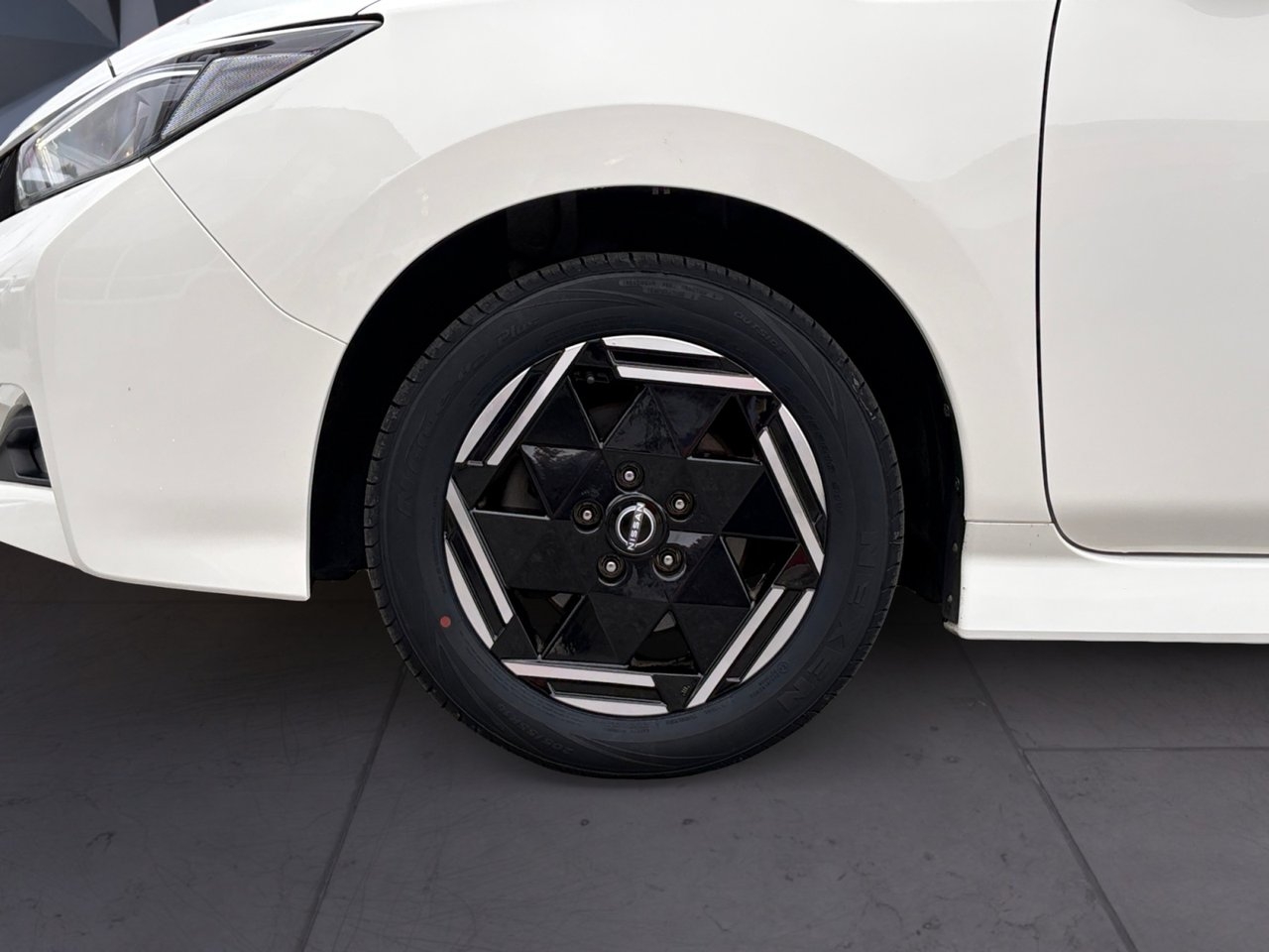Nissan Leaf Acenta 2022, kuva 7/8