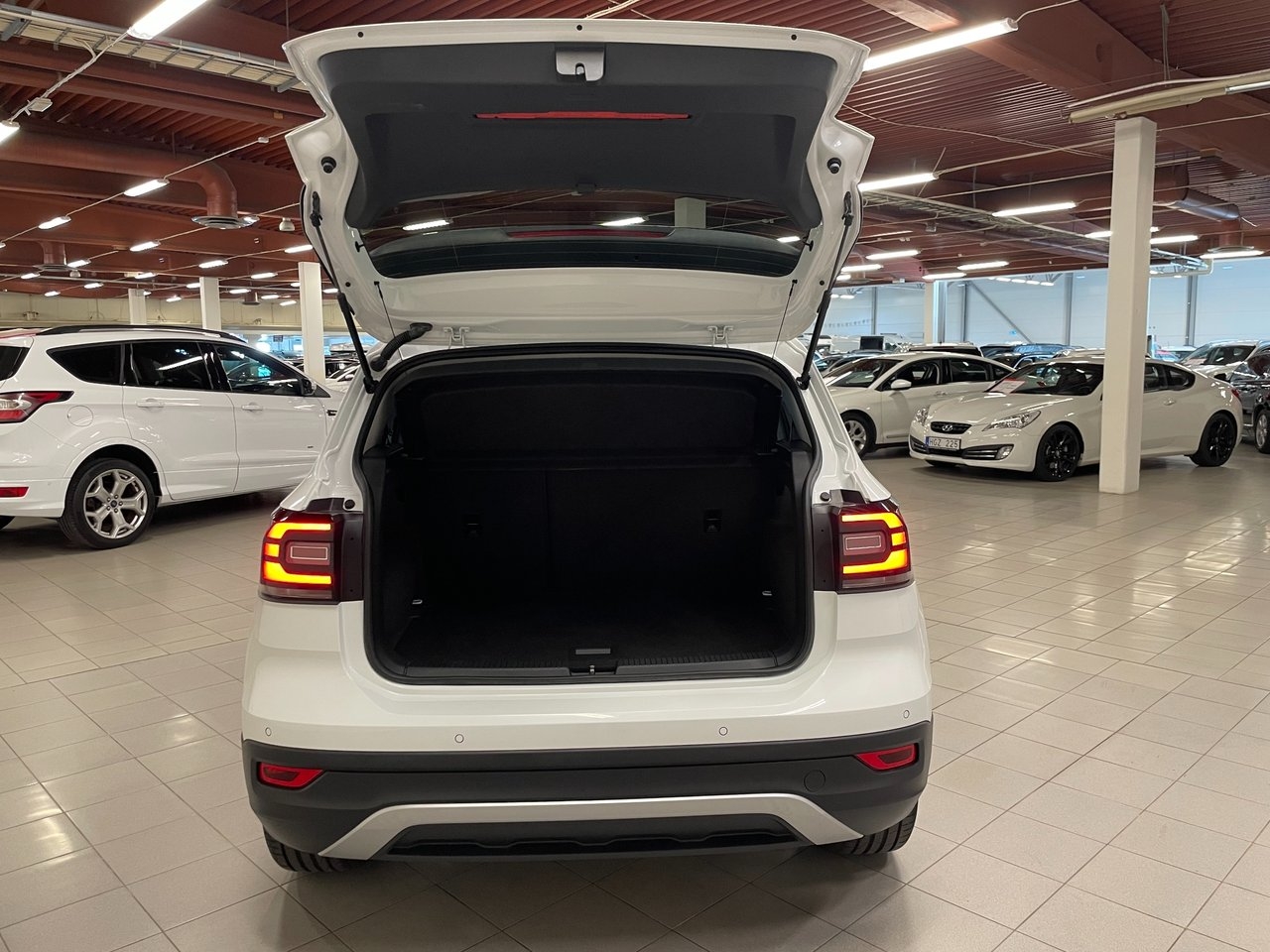 Volkswagen T-Cross 2020, bild 6/8