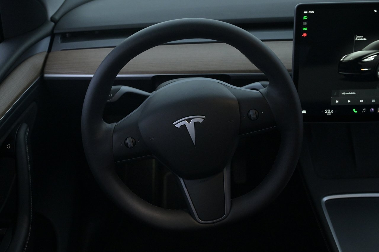 Tesla Model Y Long Range AWD Autopilot 2023, bild 7/10