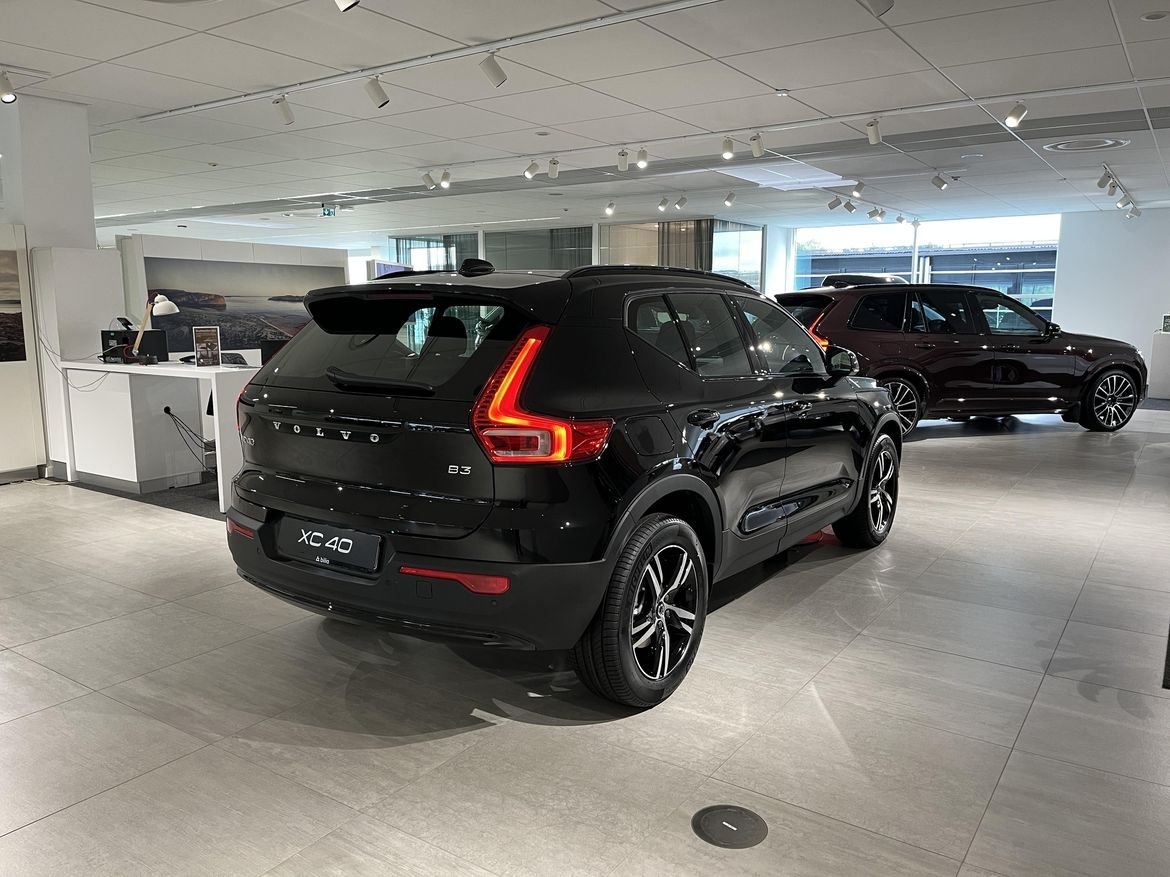 Volvo XC40 B3 FWD Bensin Plus Dark 2027, kuva 3/10