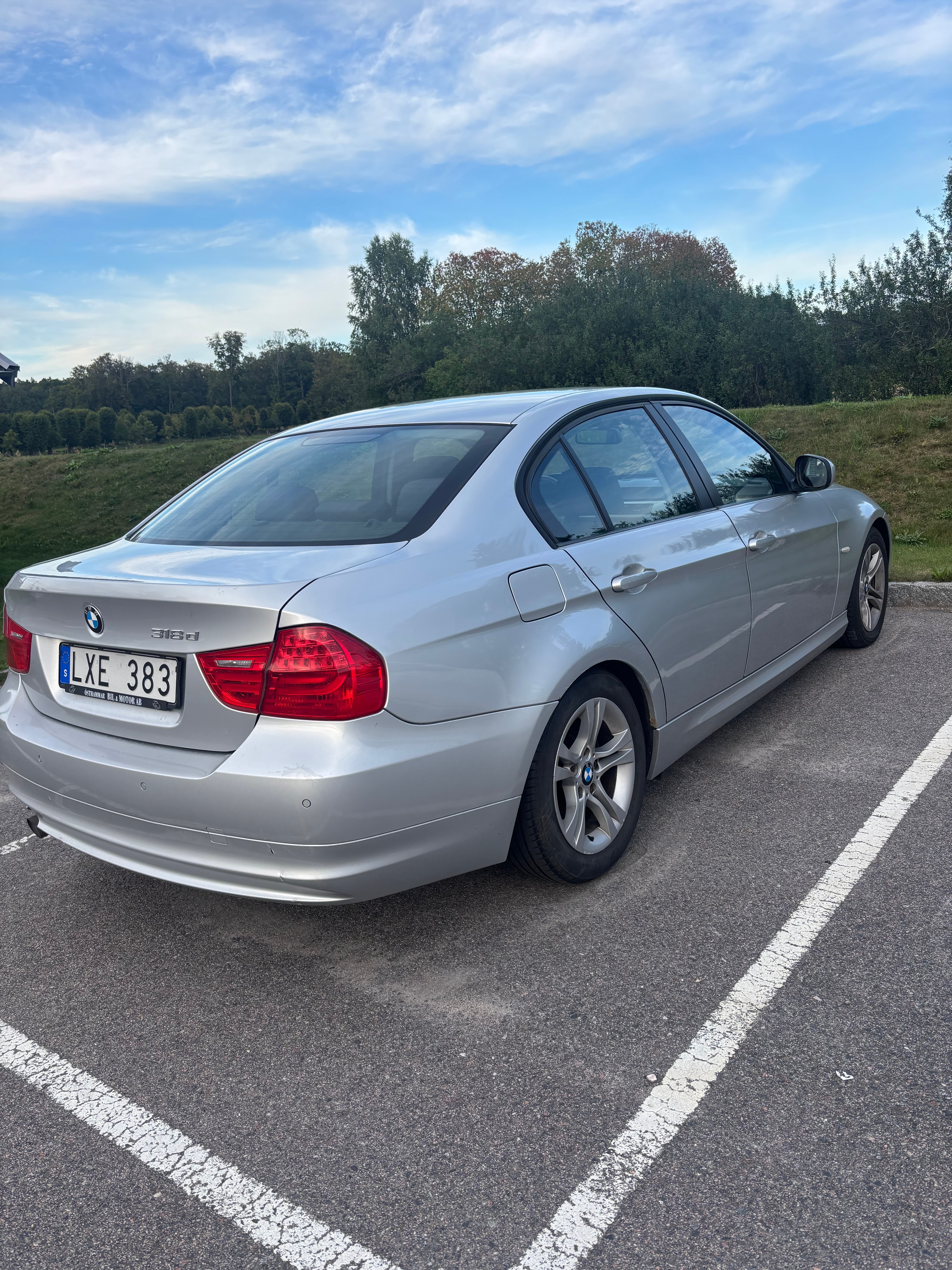 BMW 318 d Sedan Manuell 2012, bild 2/6