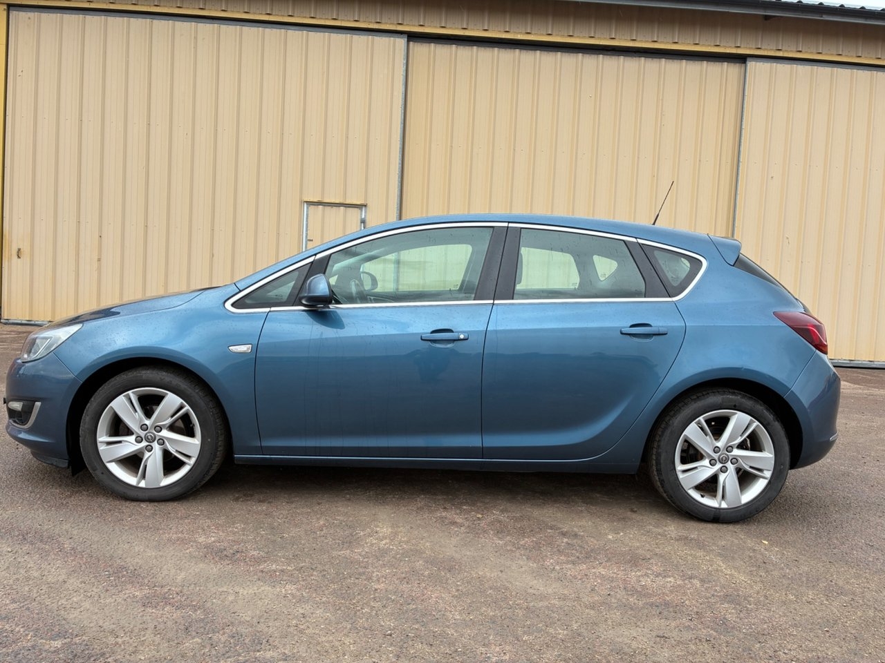 Opel Astra 1.4 Turbo Sport 2013, bild 2/10