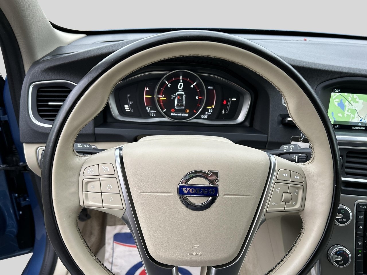 Volvo V60 D4 Summum Automat 2017, photo 4/10