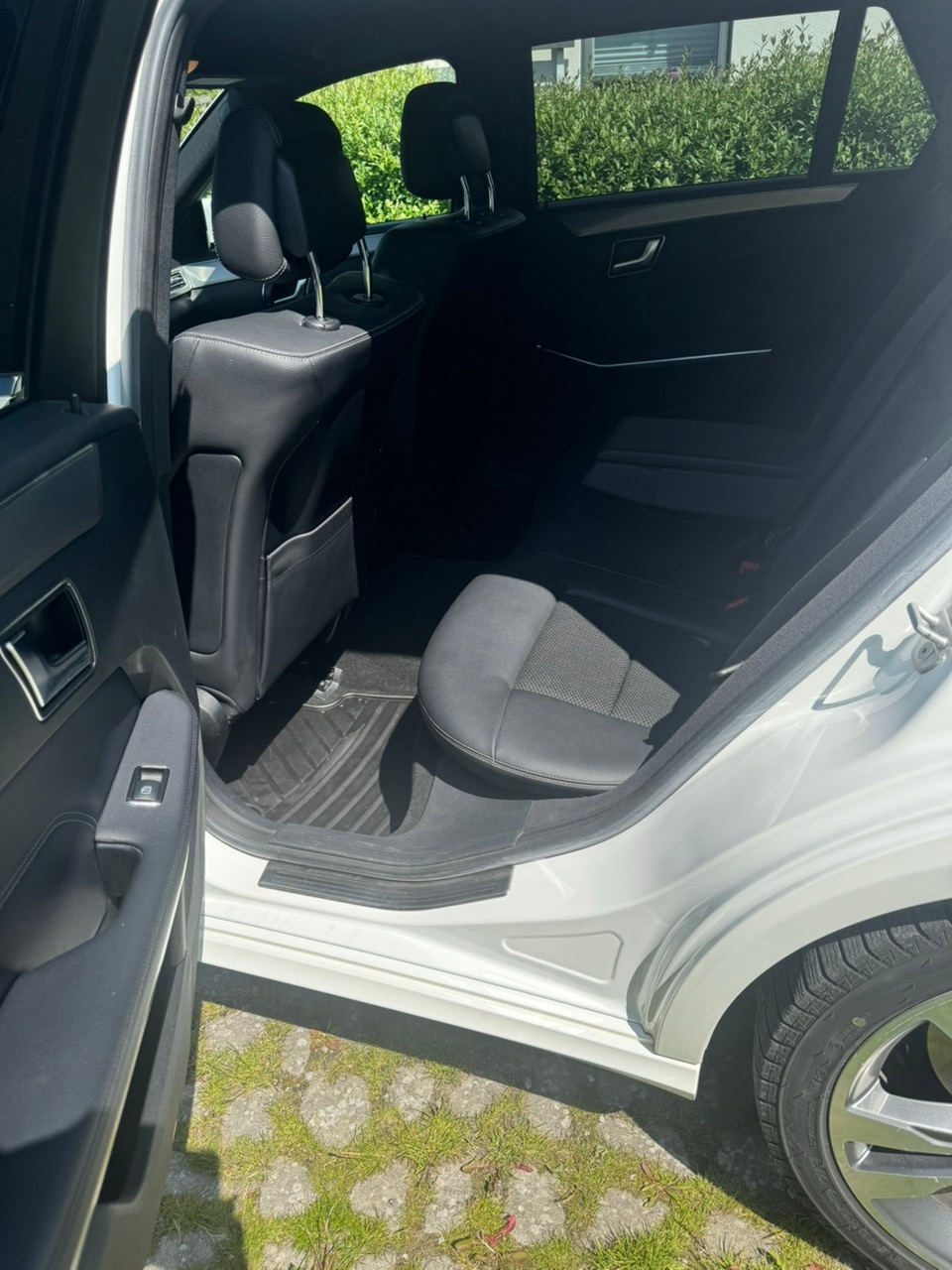 Mercedes-Benz E 220 T BlueTEC 9G-Tronic 2016, bild 3/4