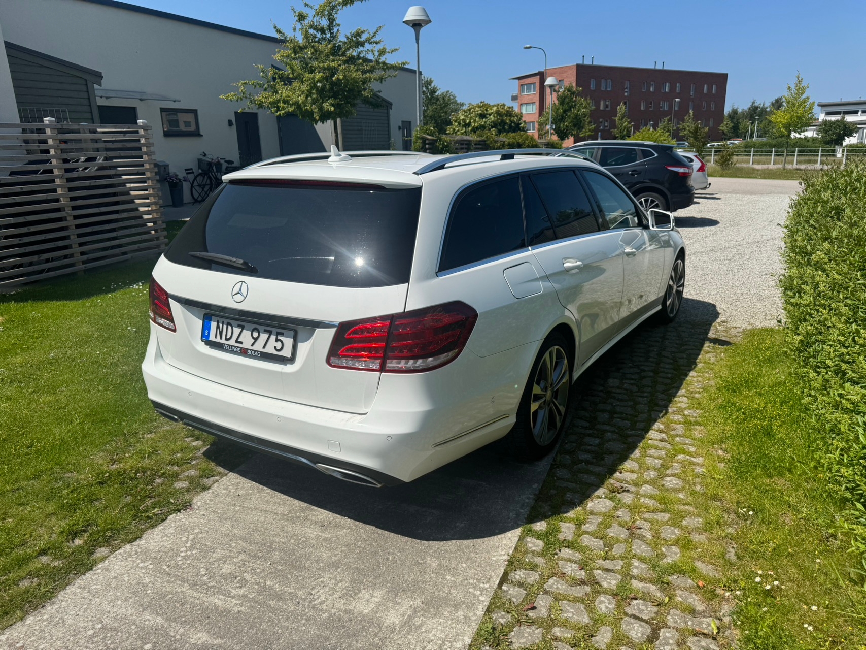 Mercedes-Benz E 220 T BlueTEC 9G-Tronic 2016, bild 2/4