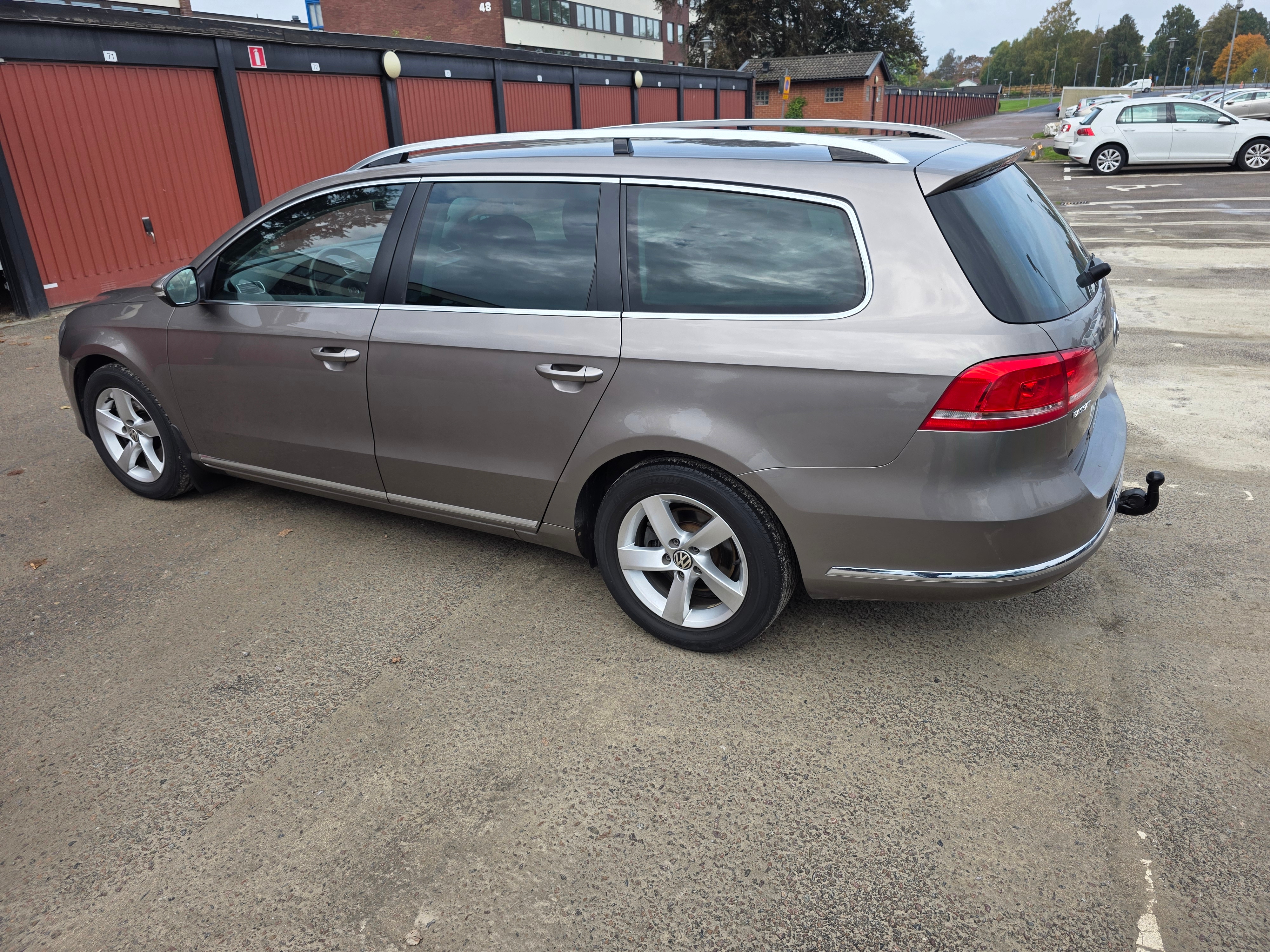 Volkswagen Passat 2011, bild 6/7