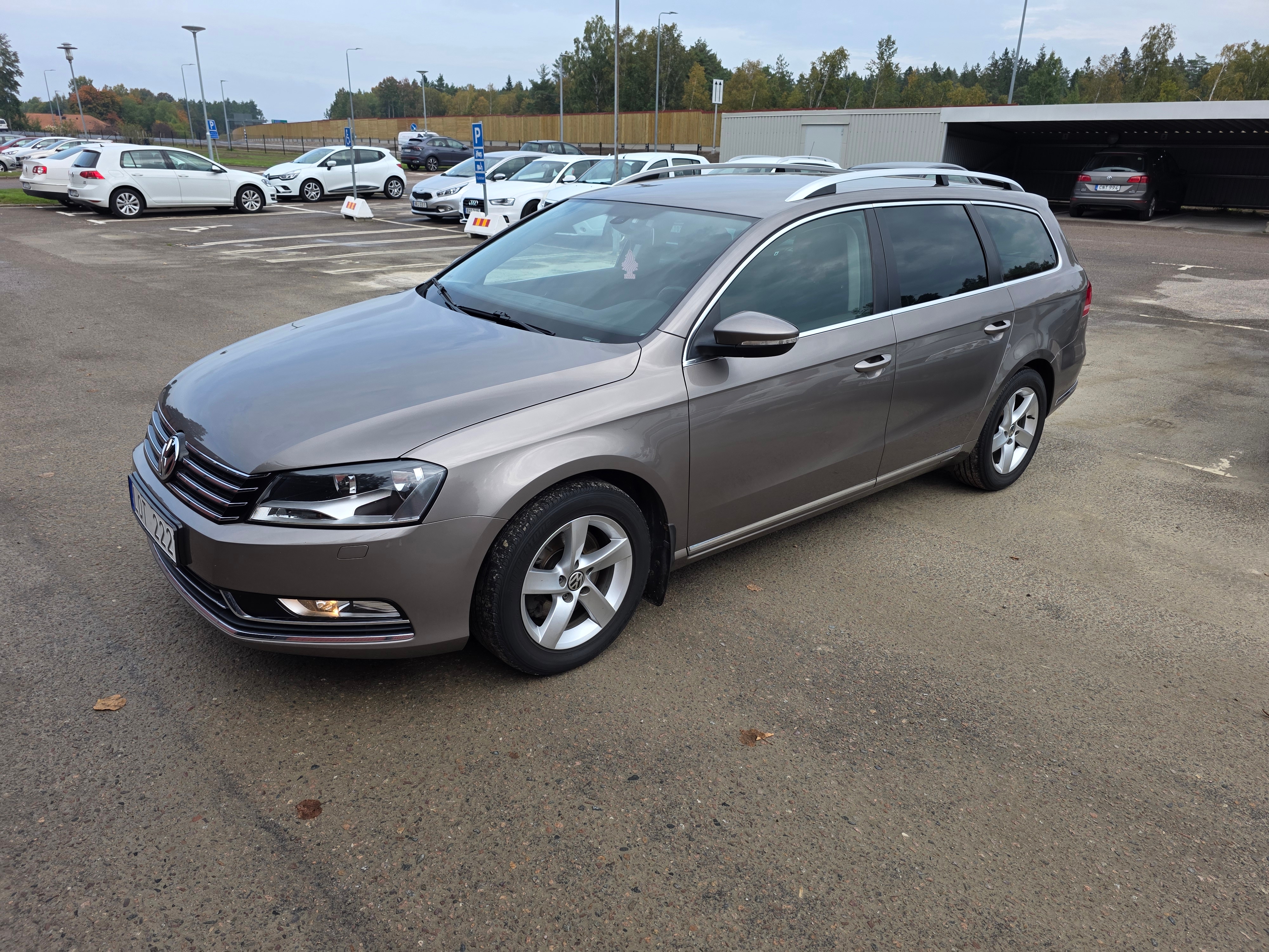 Volkswagen Passat 2011, bild 2/7