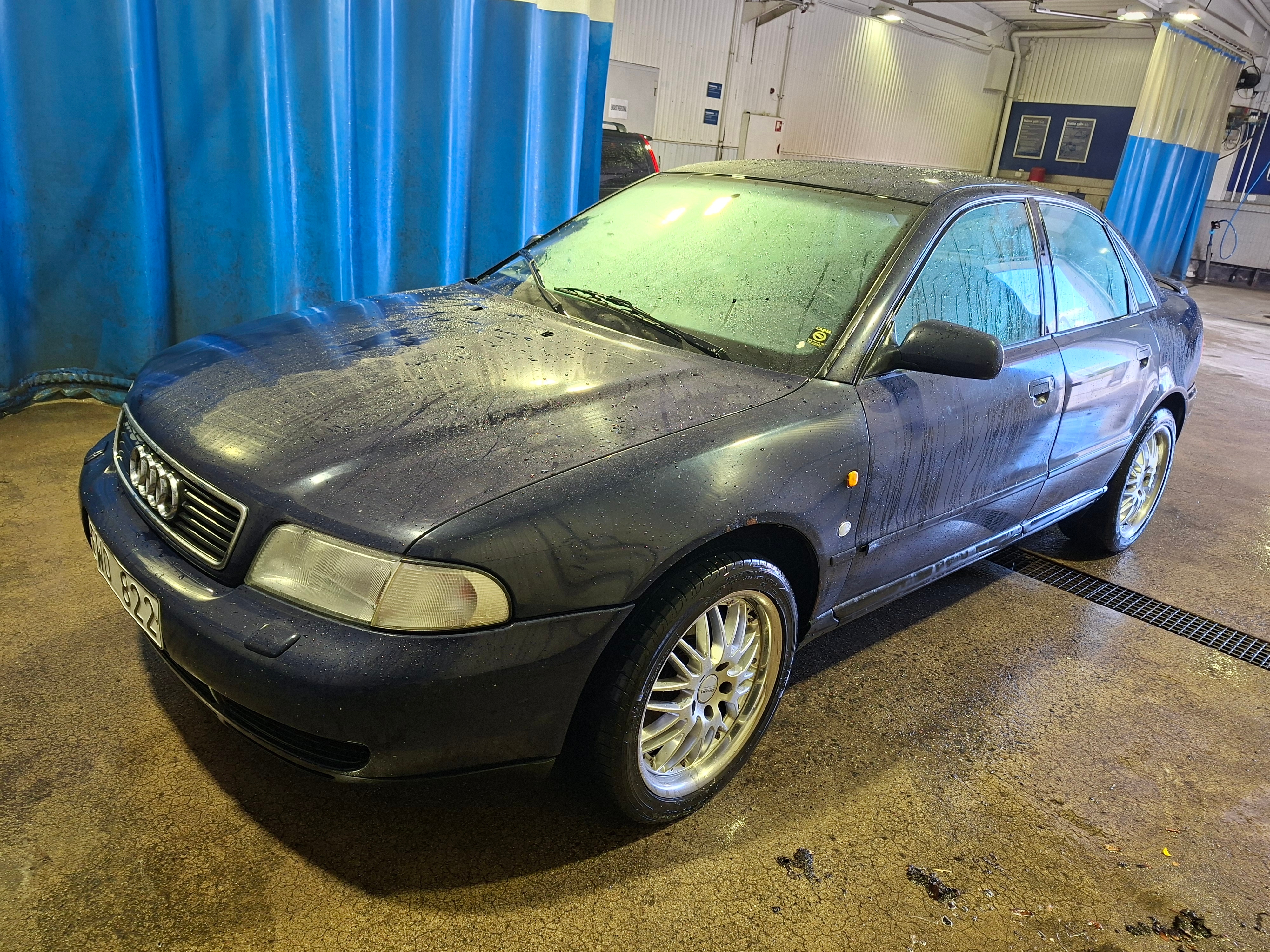Audi A4 Sedan 1.8 T Manuell 1997, bild 3/6