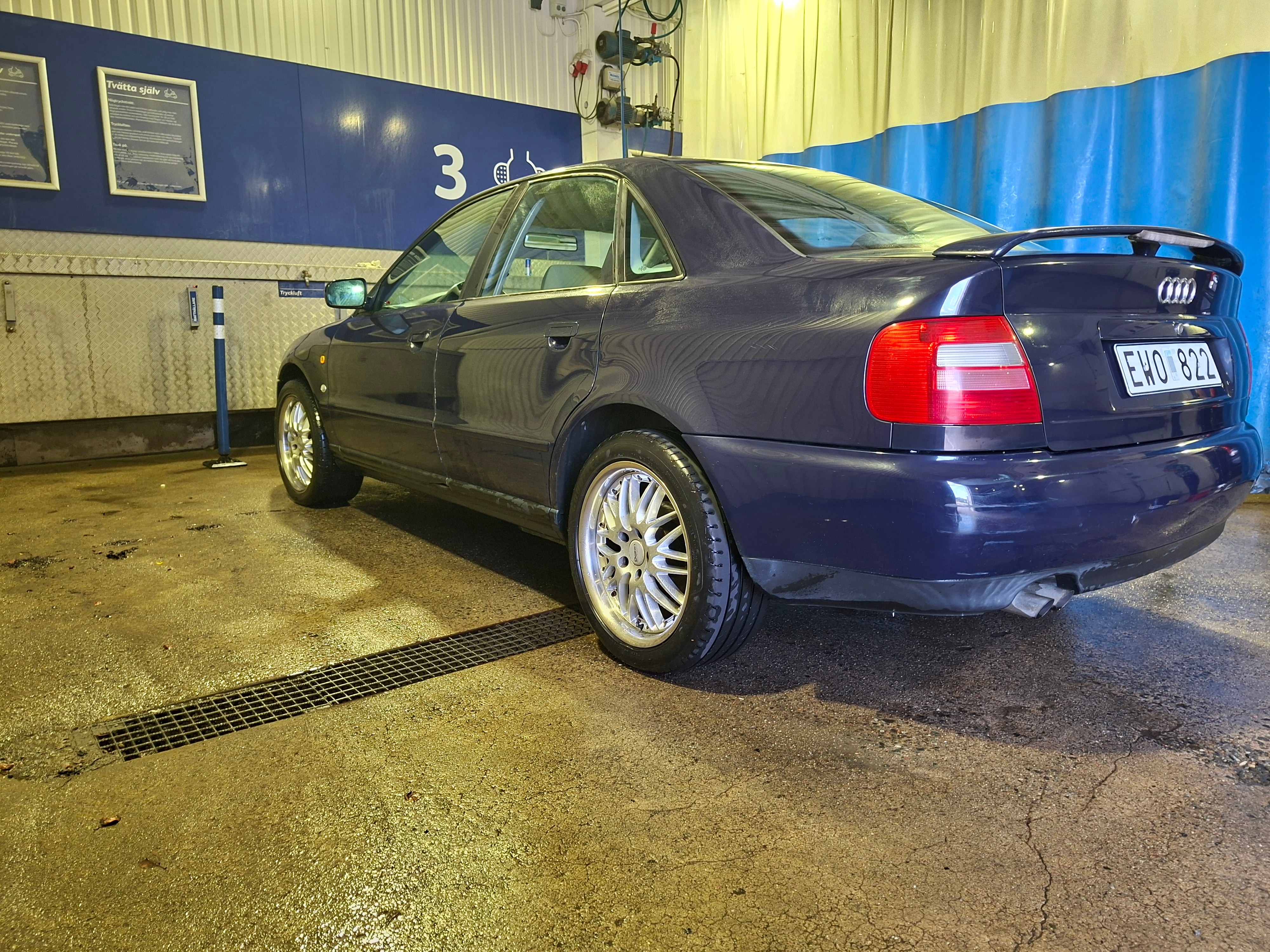 Audi A4 Sedan 1.8 T Manuell 1997, bild 5/6