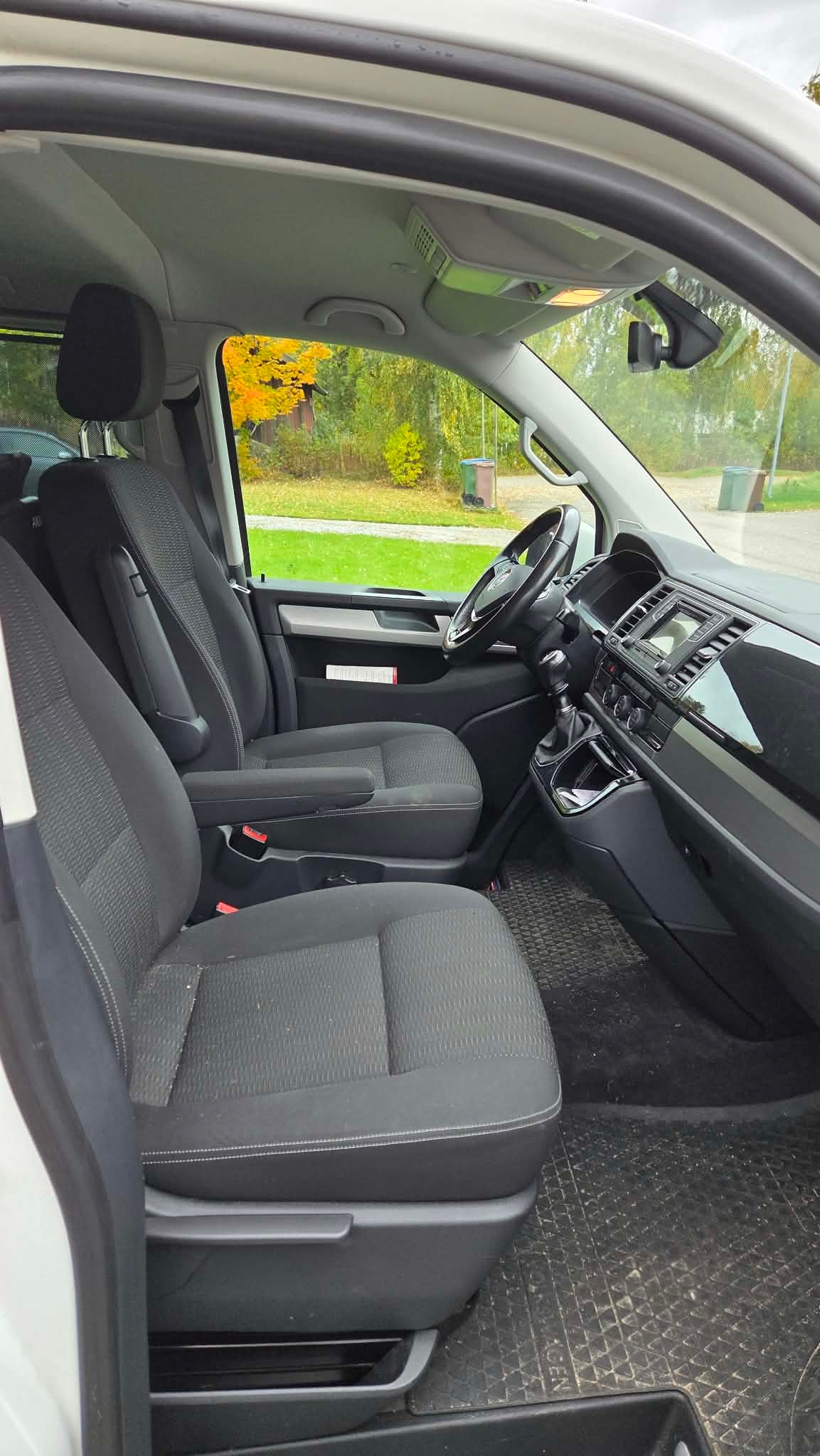 Volkswagen Multivan 2.0 TSI BMT Manuell 2017, photo 3/5
