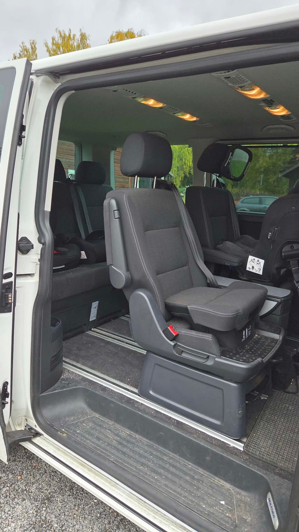 Volkswagen Multivan 2.0 TSI BMT Manuell 2017, photo 5/5