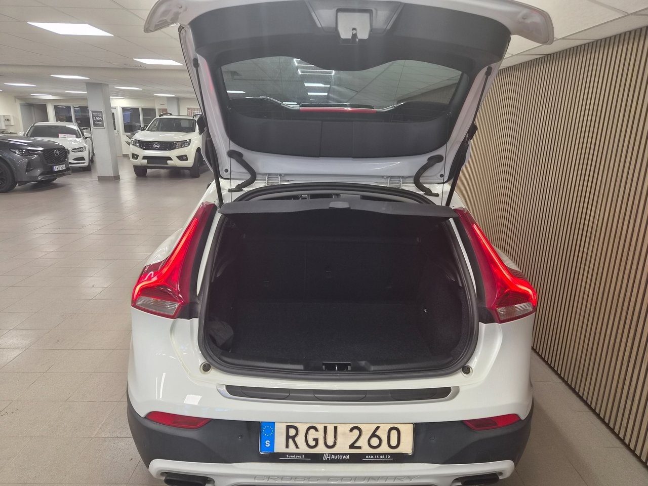 Volvo V40 Cross Country 2014, kuva 6/10