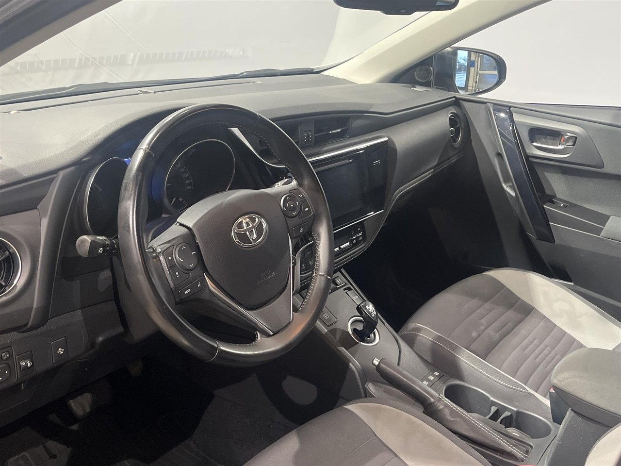 Toyota Auris 2015, bild 3/11