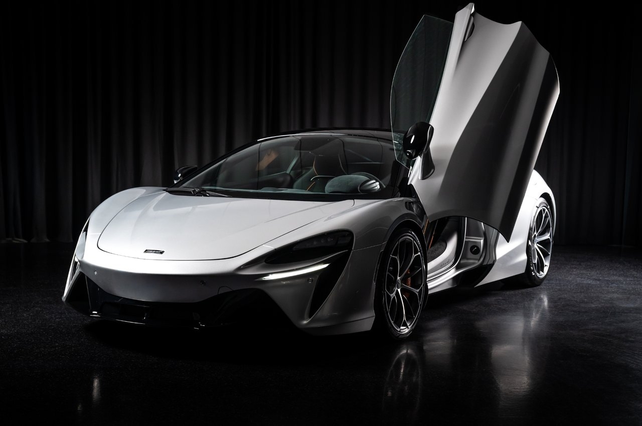 McLaren Artura Coupé MY24 2024, photo 2/10