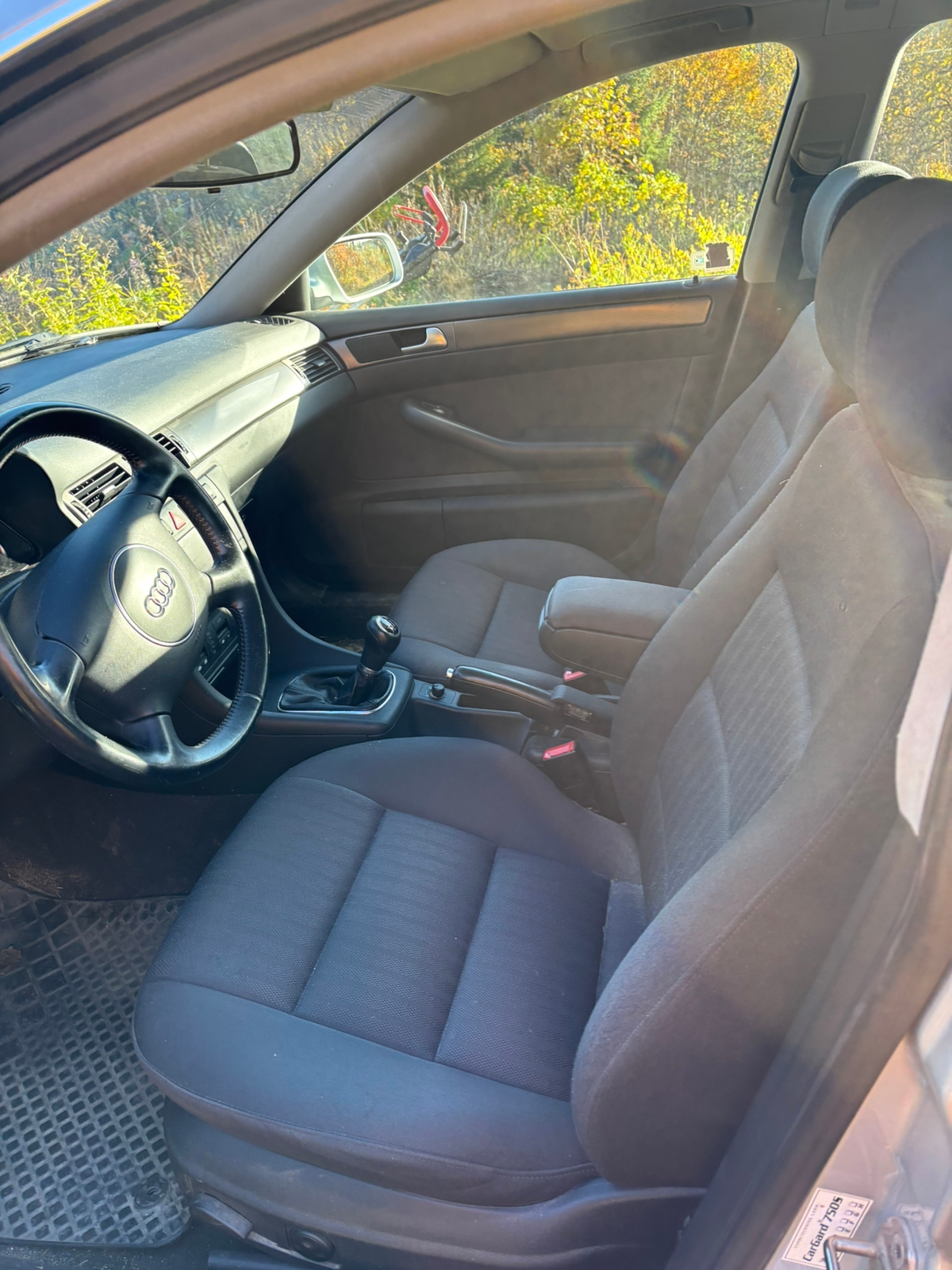 Audi A6 Sedan 1.8 T Manuell 2002, bild 2/4
