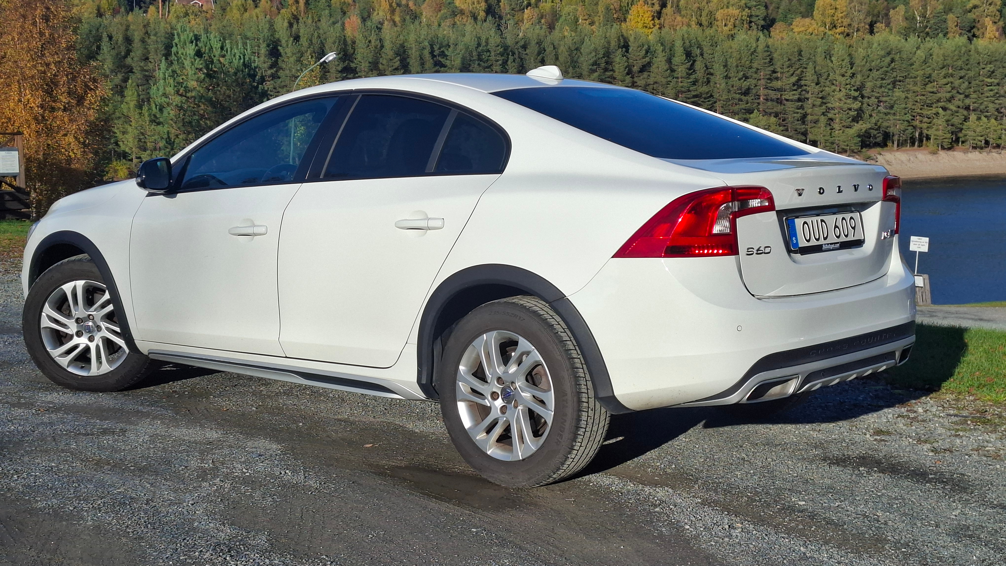 Volvo S60 Cross Country 2018, kuva 2/4