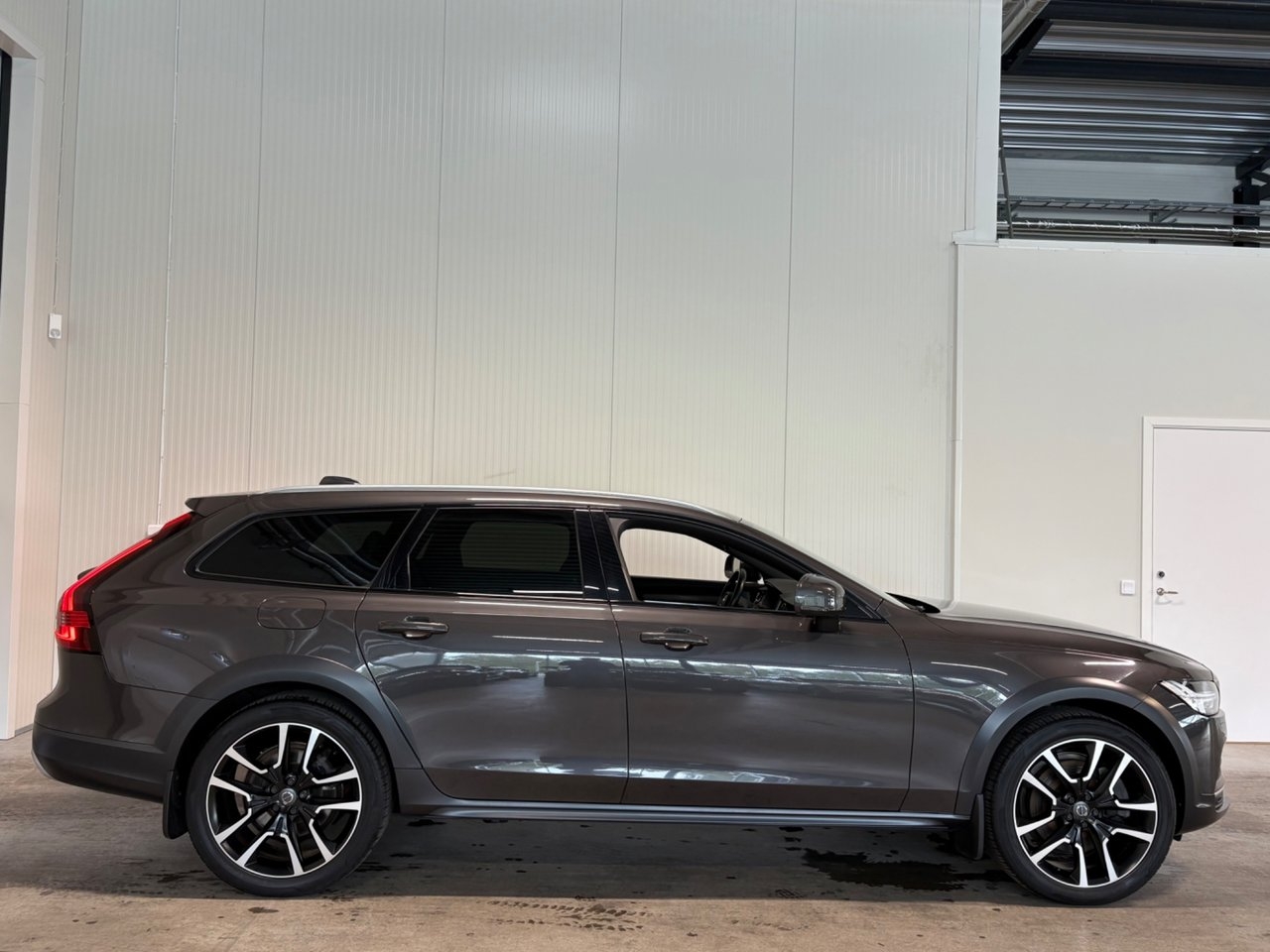 Volvo V90 Cross Country 2021, photo 2/10