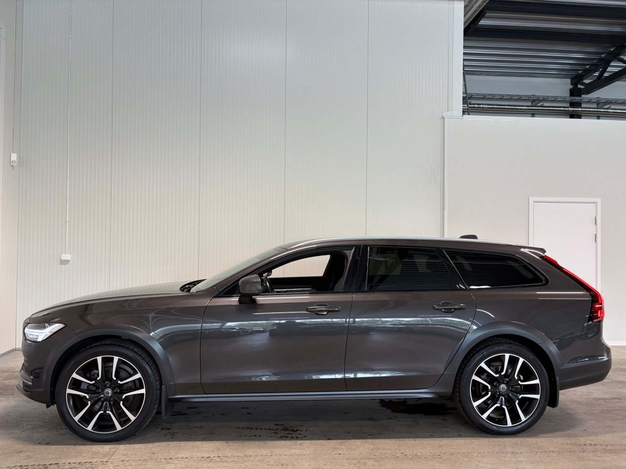 Volvo V90 Cross Country 2021, photo 5/10
