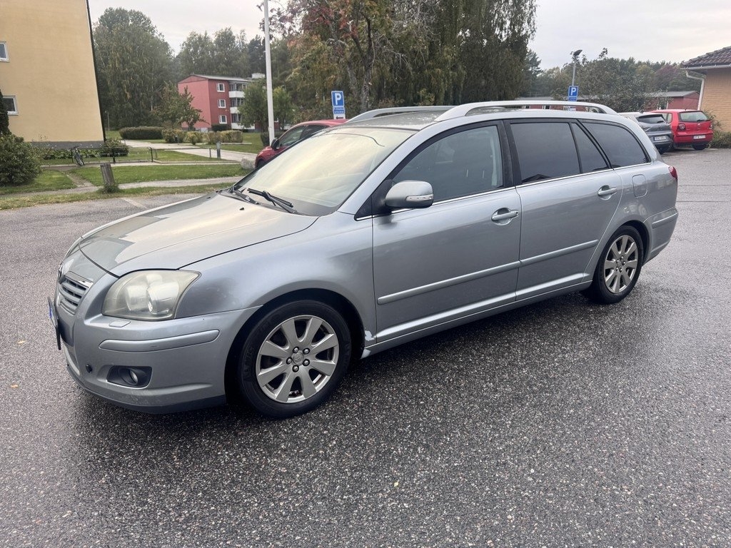Toyota Avensis Kombi 1.8 VVT-i Euro 4 2008, bild 3/5